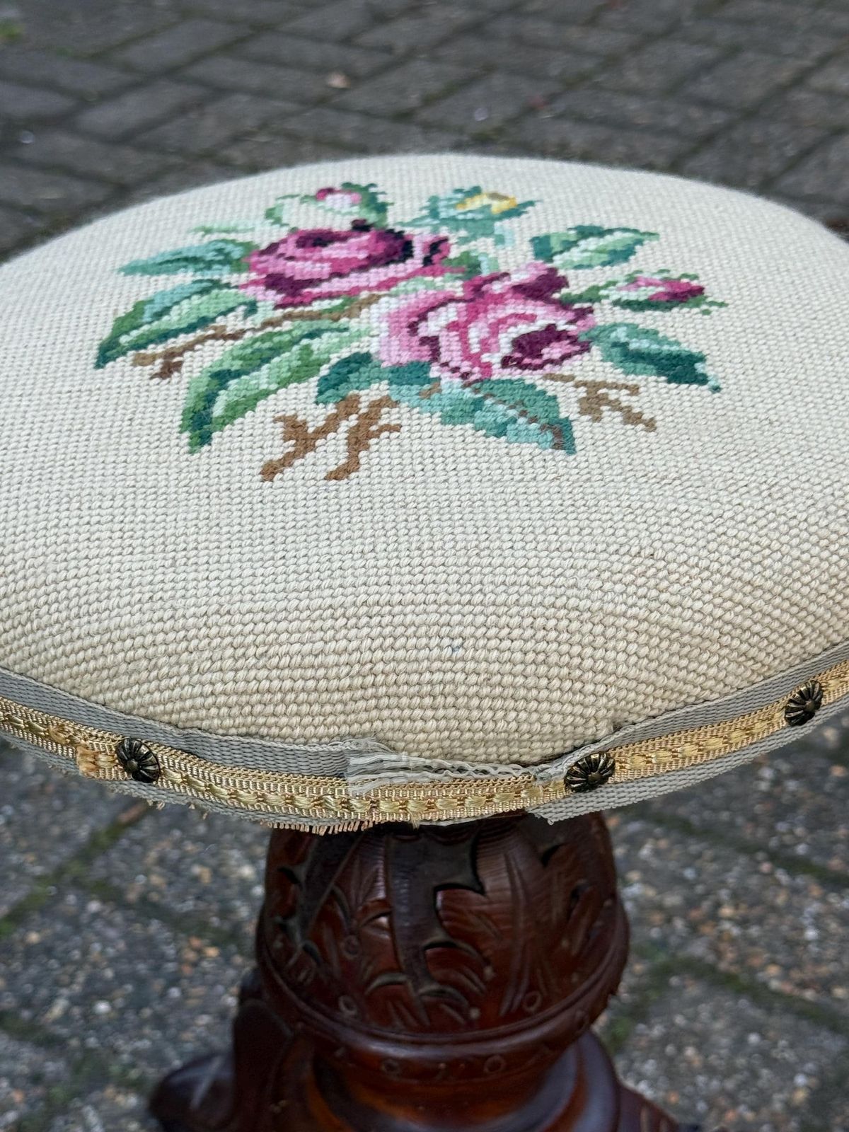 Antique Victorian Carved Piano Or Accent Stool – Adjustable Wooden Stool With Needlepoint Floral Seat photo vinterior