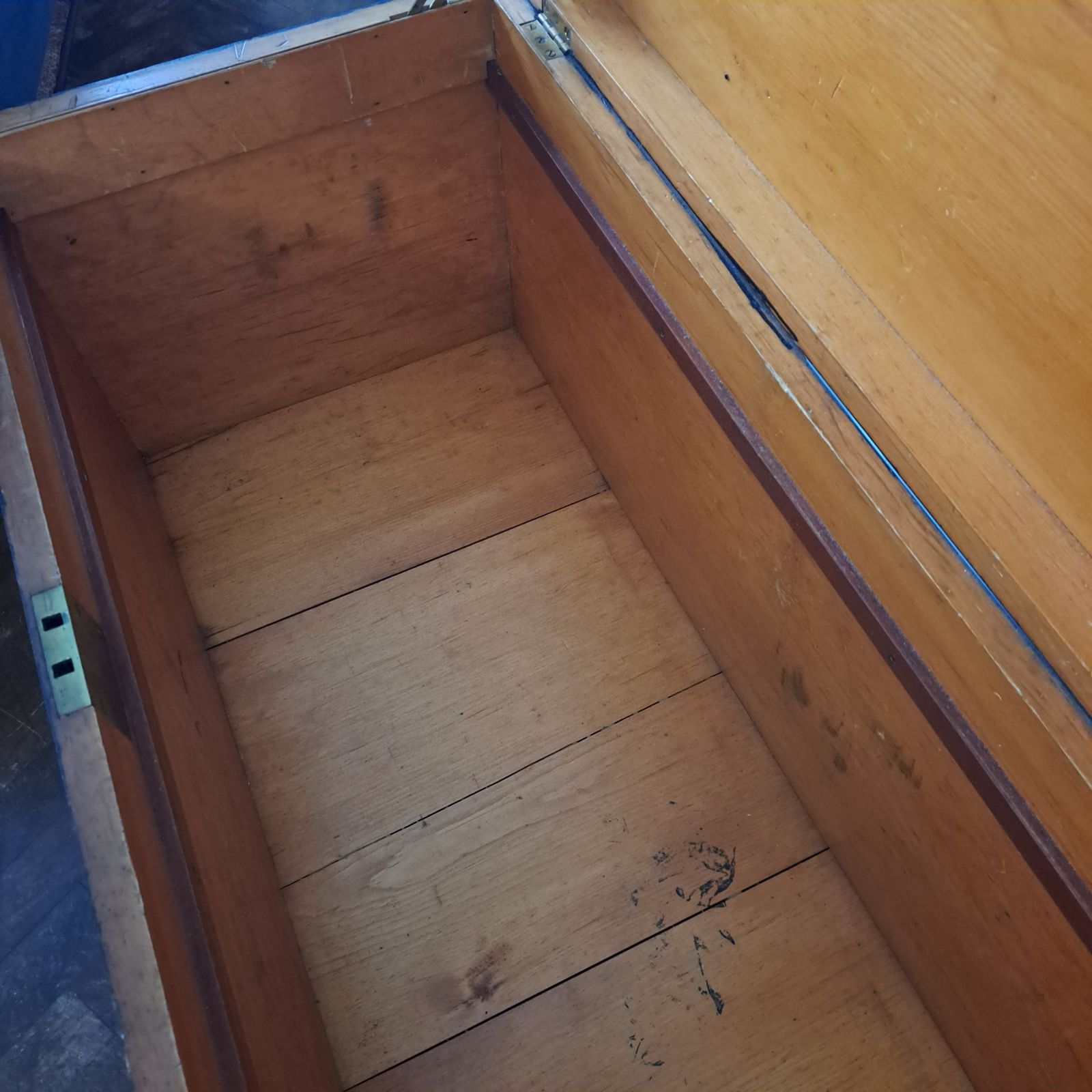 A Unique Original Vintage Steamer Trunk photo vinterior