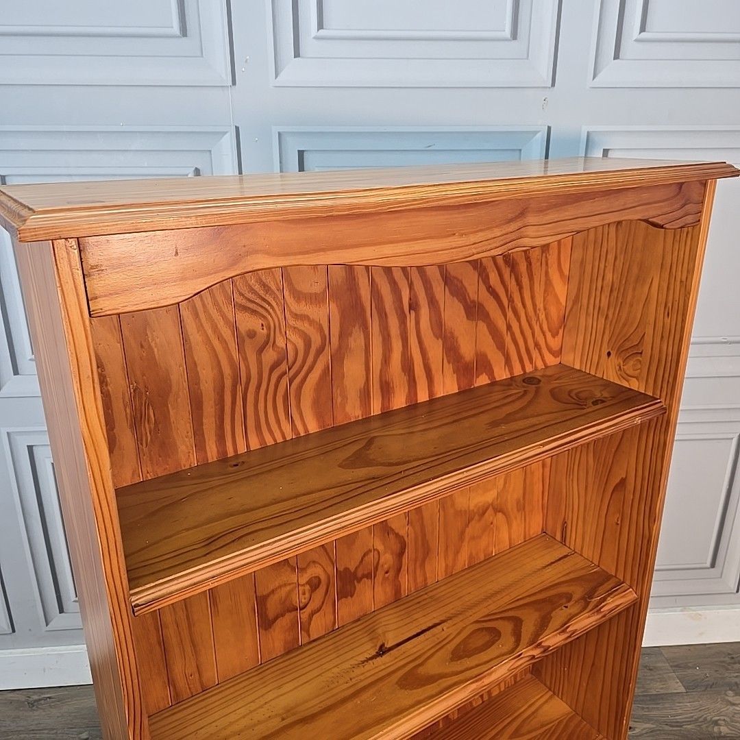 Vintage Pine Open Bookcase – Three Shelf – Scalloped Top Book Shelves Retro Wood photo for sale