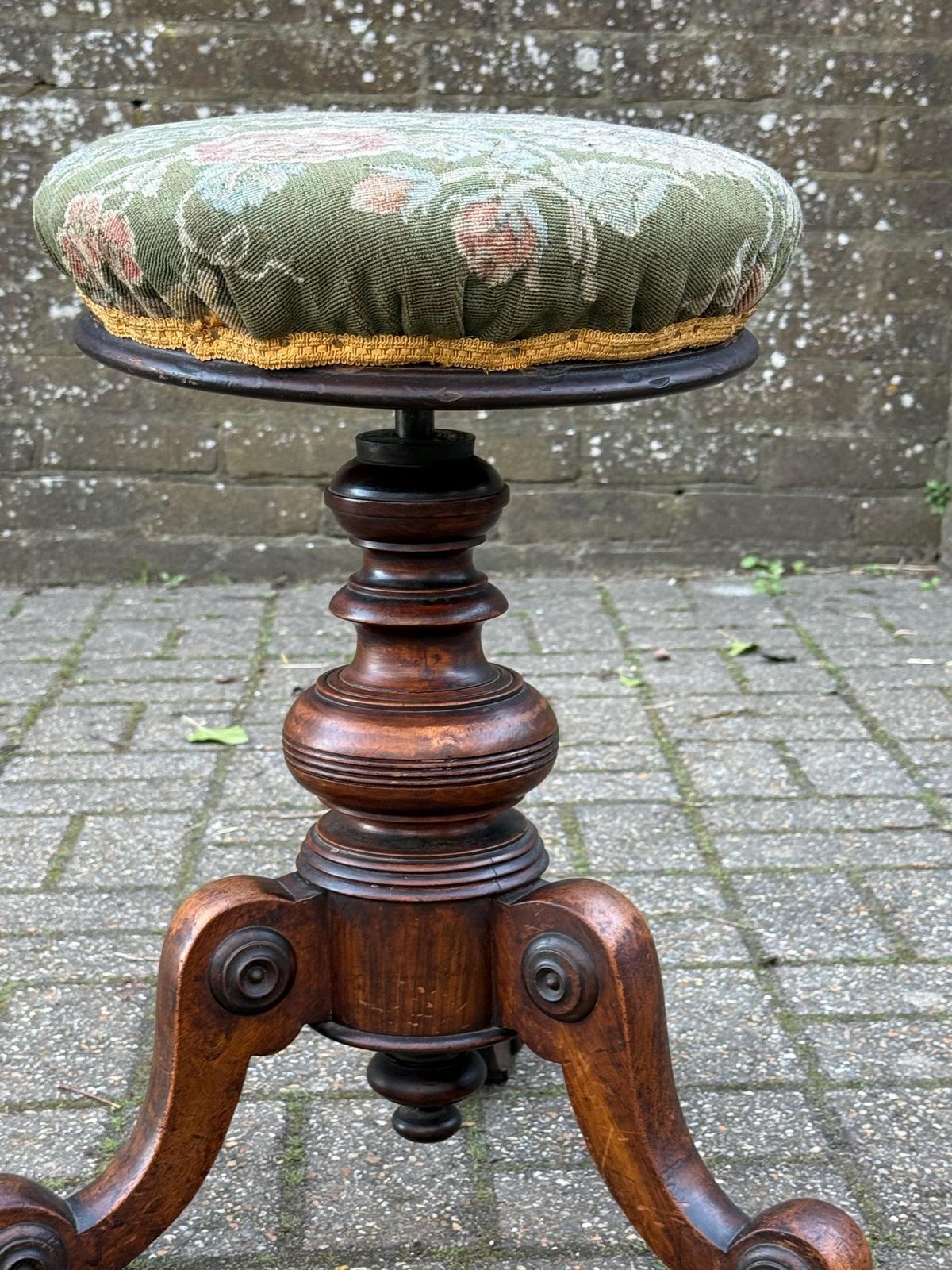 Antique Victorian Adjustable Piano Occasional Stool – Solid Wood Carved Tripod Stool With Floral Green Upholstered Seat photo vinterior