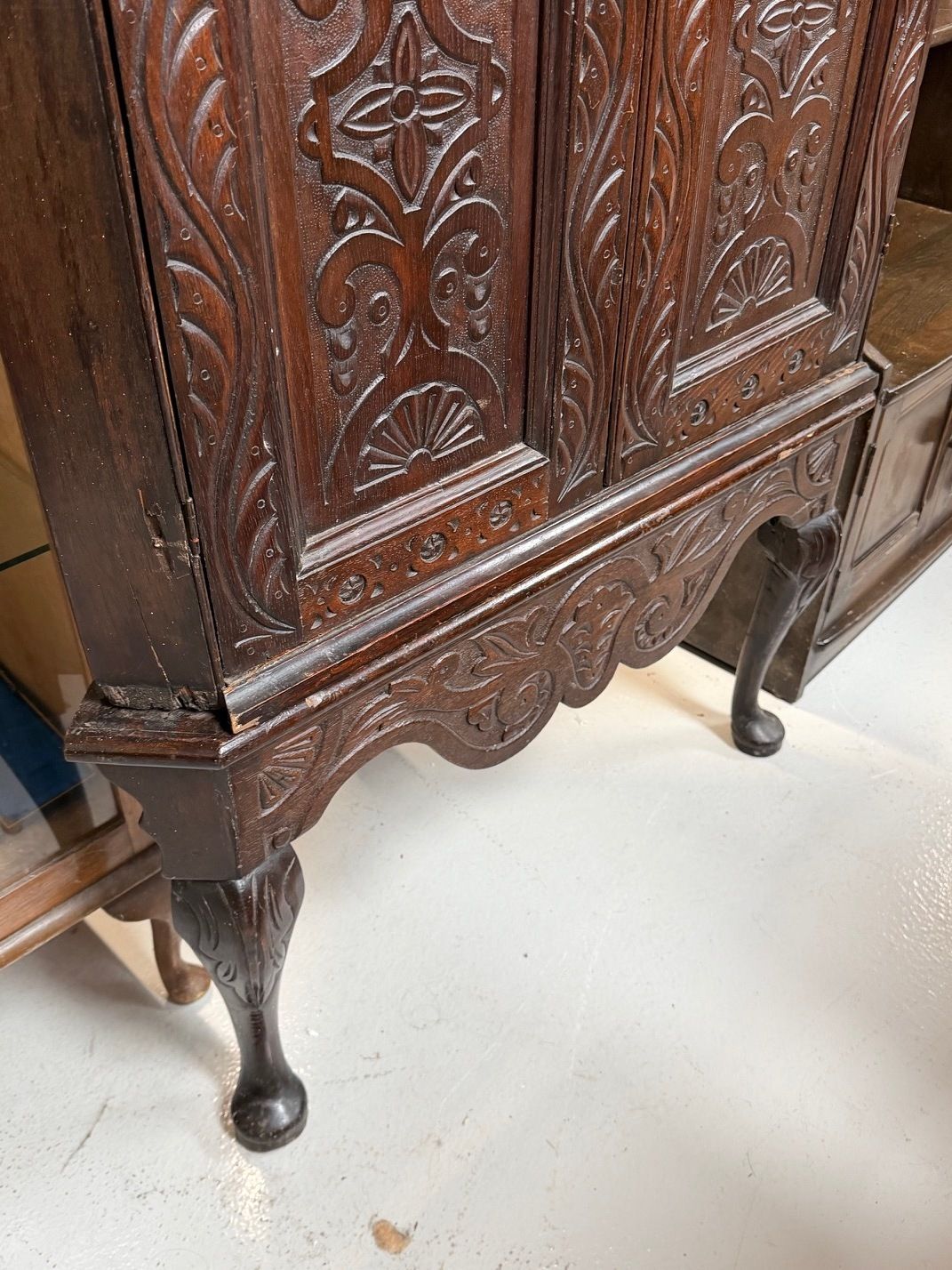 Antique Oak 2 Door Corner Unit With Carved Panels Resting On Cabriole Feet photo Furniture