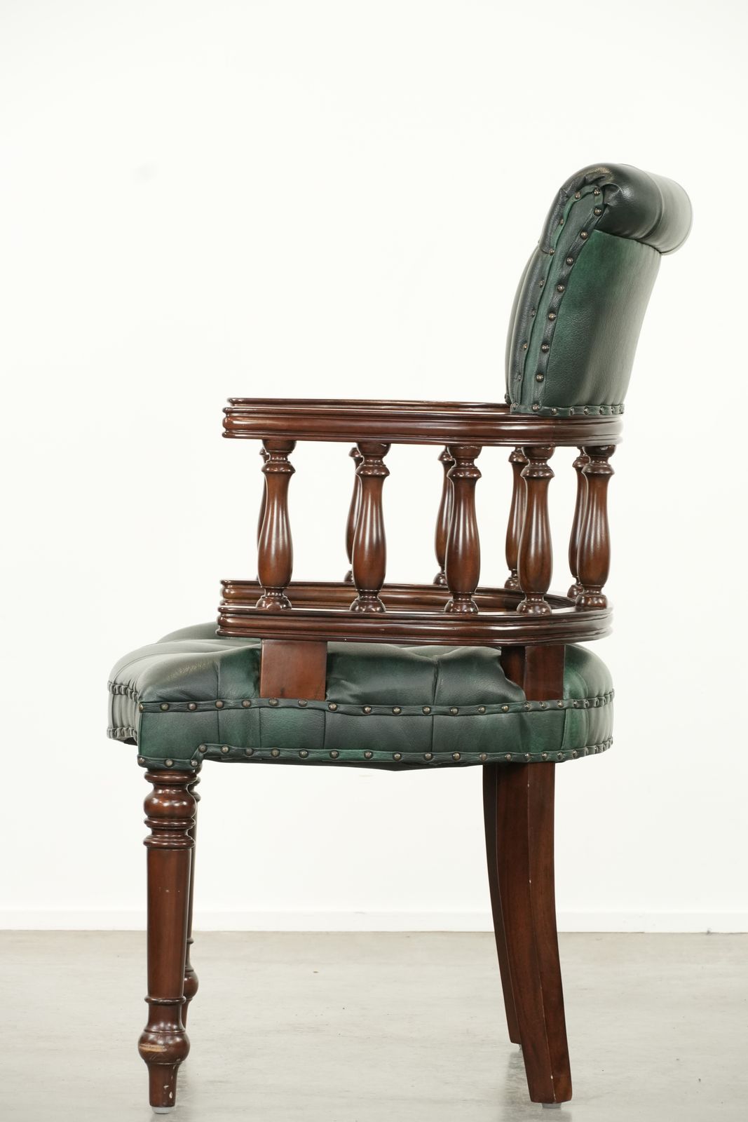 Klassieke Groene Chesterfield Bureaustoel / Bijzetstoel In Gevlamd Rundleer photo 533.0