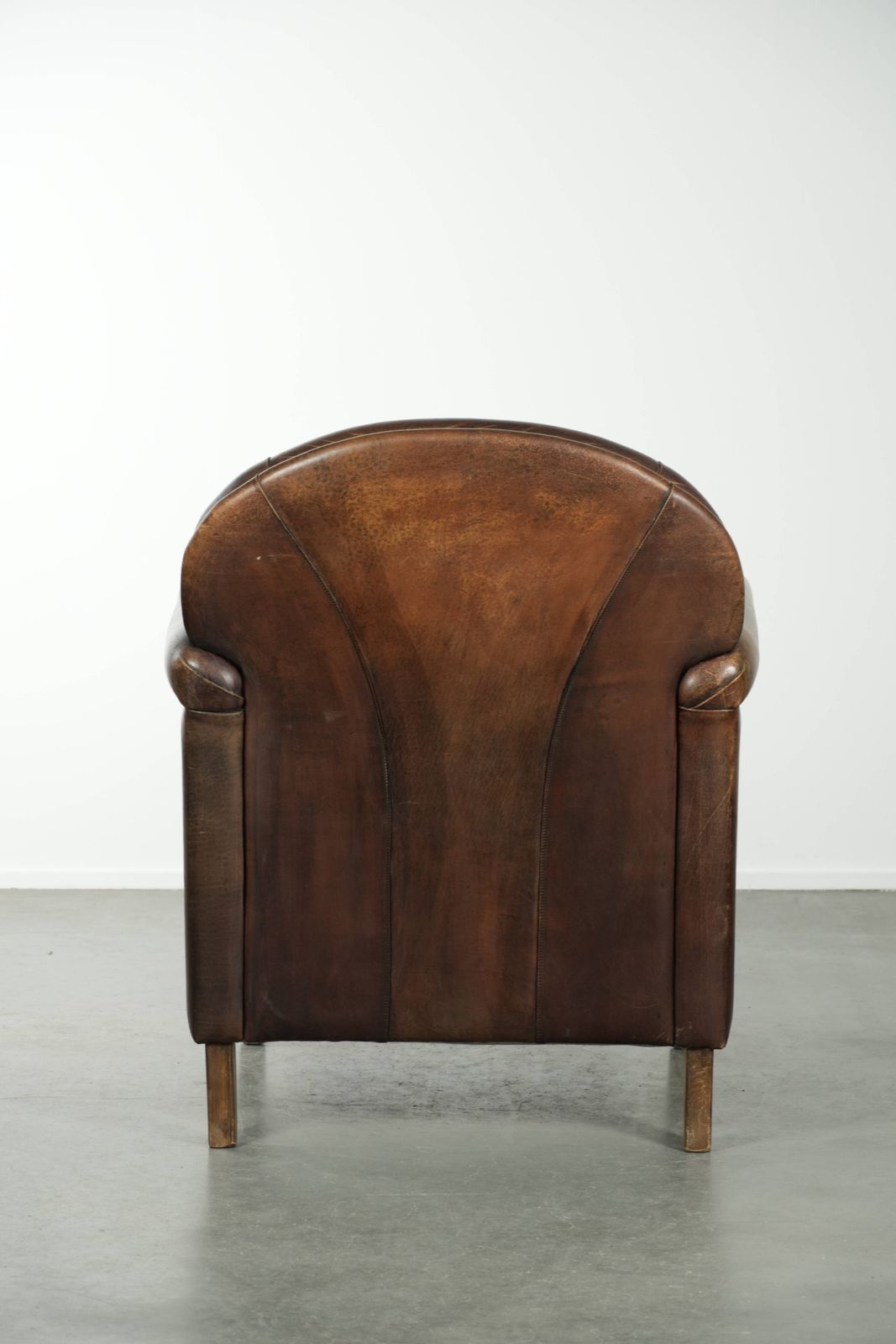 Tijdloze Schapenleren Fauteuil Met Mooie Patina photo for sale