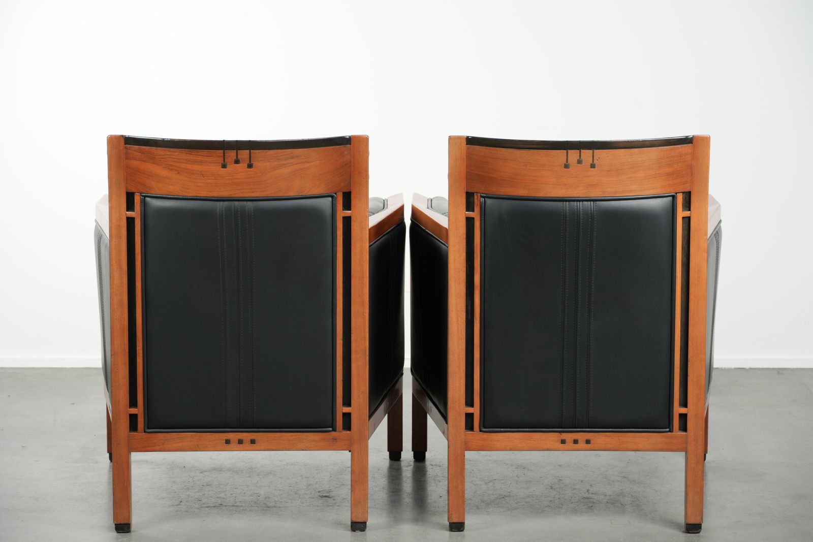 Set Van 2 Art Deco Fauteuils Uit De Decoforma Serie Van Schuitema, Zwart Leer, Goede Staat photo for sale