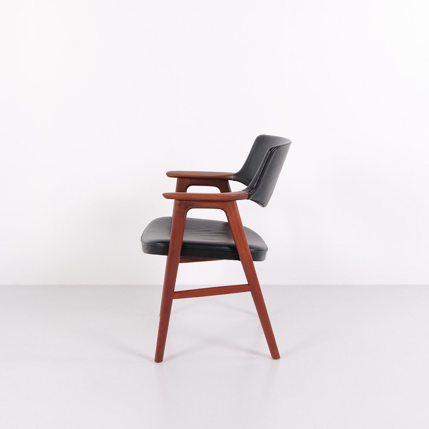 Erik Kirkegaard Armchair Model 43 In Teak And Black Leather, Høng Stolefabrik, 1950s photo furniture