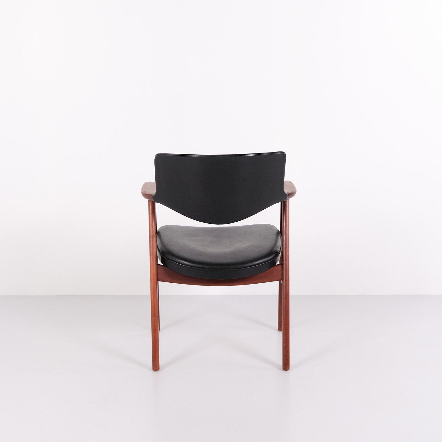 Erik Kirkegaard Armchair Model 43 In Teak And Black Leather, Høng Stolefabrik, 1950s photo for sale
