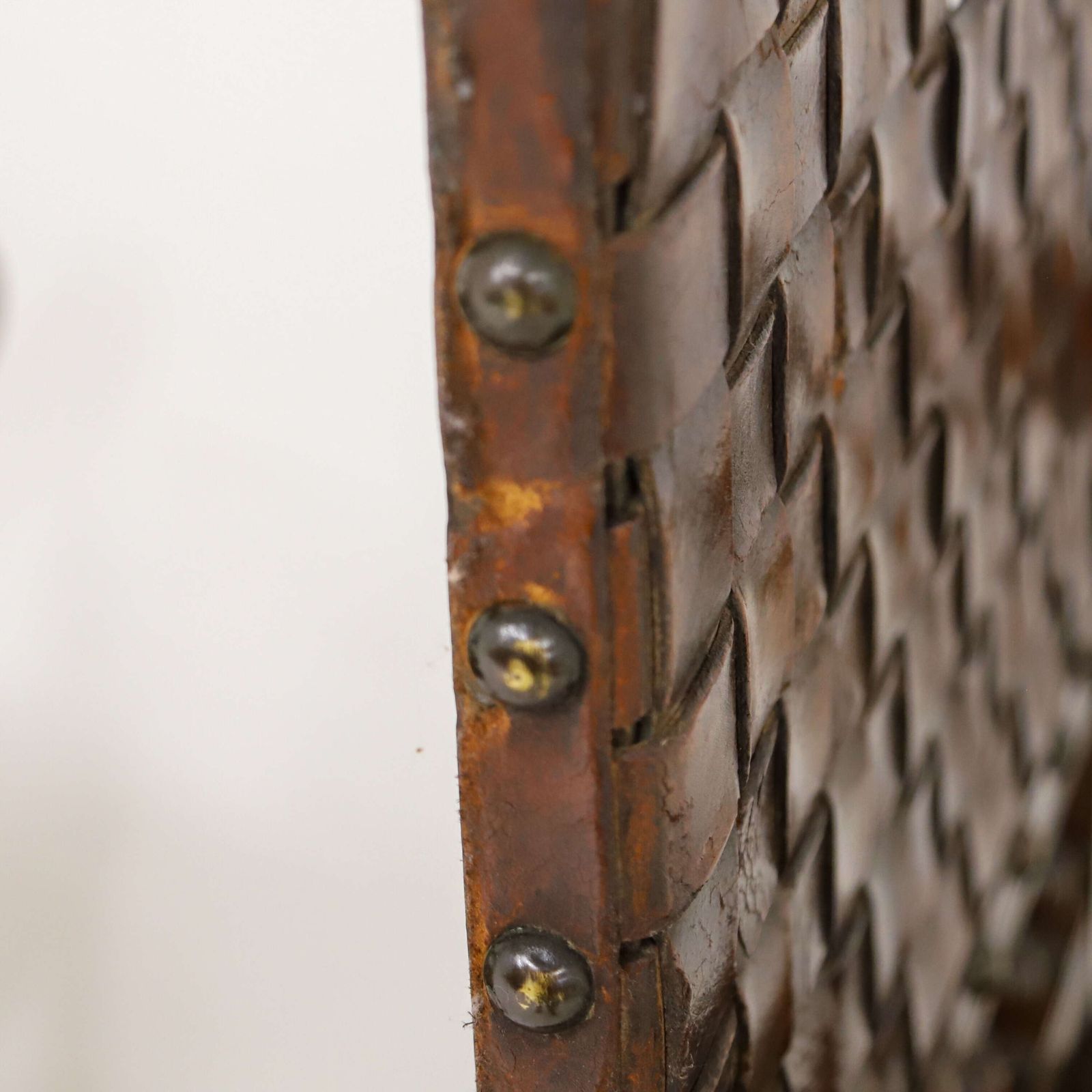 photo vinterior Very Decorative Pair Of 19th Century Carolean Style Oak And Woven Leather Armchairs
