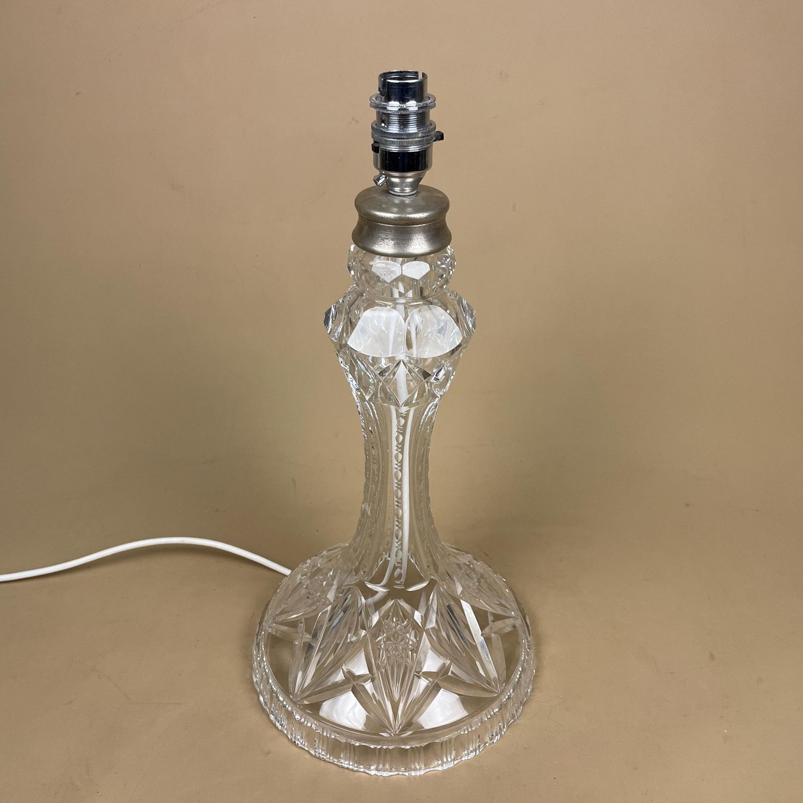 Clear Cut Glass Lamp Light Bedside Table Silver Metal Fitting Art Deco Round Base Vintage Elegant Regency Classic Antique Crystal