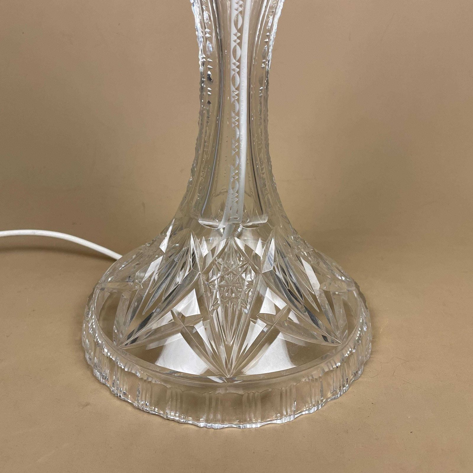 Clear Cut Glass Lamp Light Bedside Table Silver Metal Fitting Art Deco Round Base Vintage Elegant Regency Classic Antique Crystal photo furniture