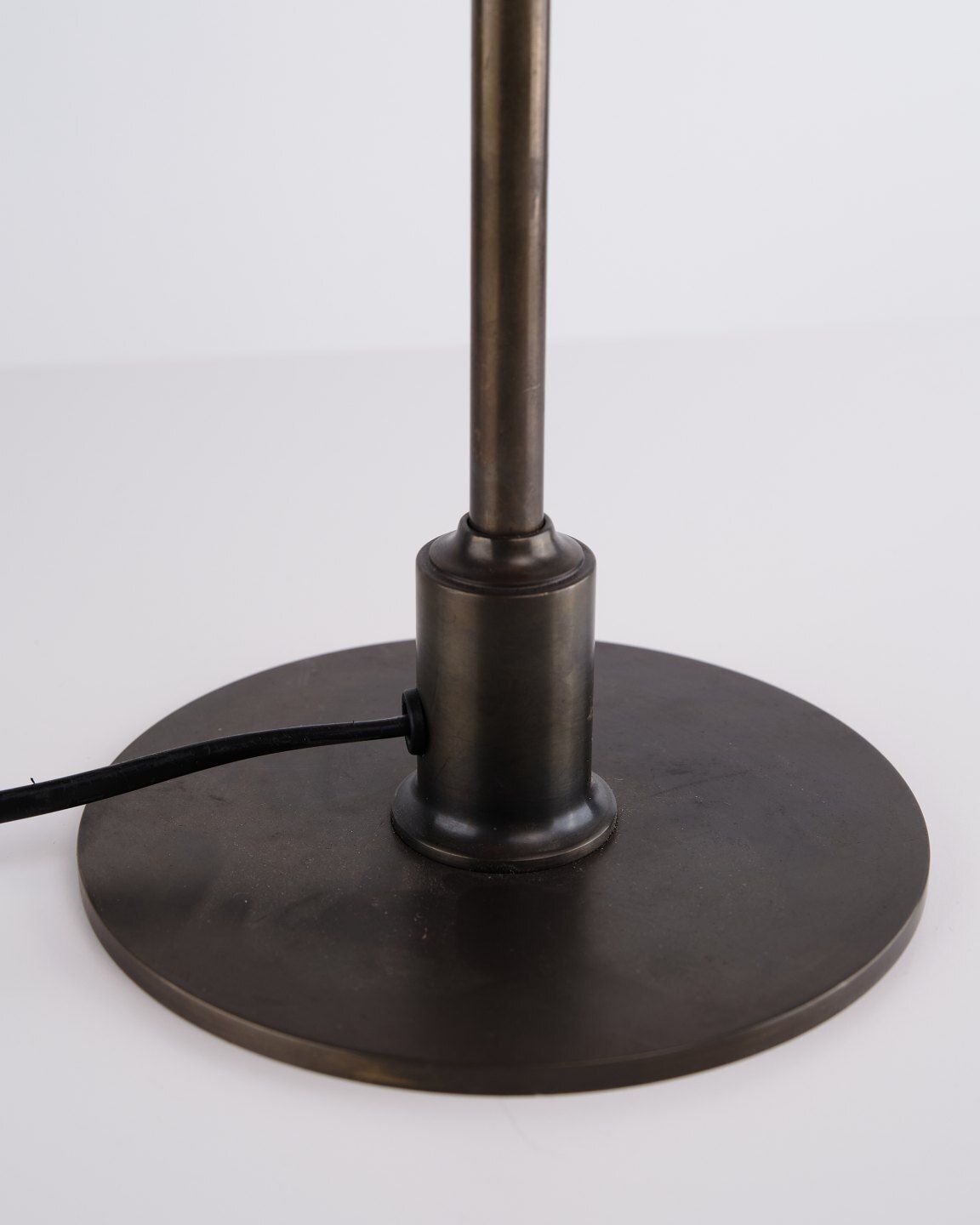 Poul Henningsen Table Lamp Model Ph 3/2 With Copper Shades And Base In Burnished Brass, Louis Poulsen photo vinterior