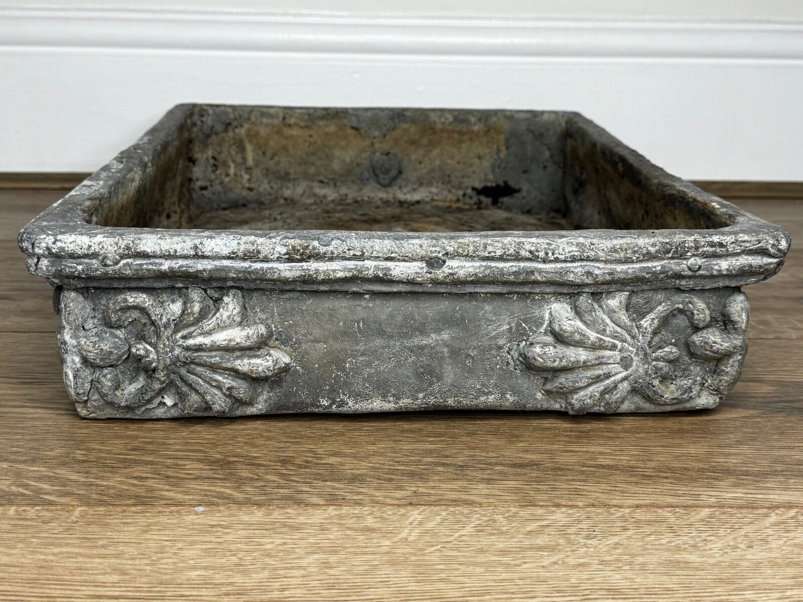 photo vinterior Georgian British Small Architectural Poppy Window Sill Lead Garden Planter