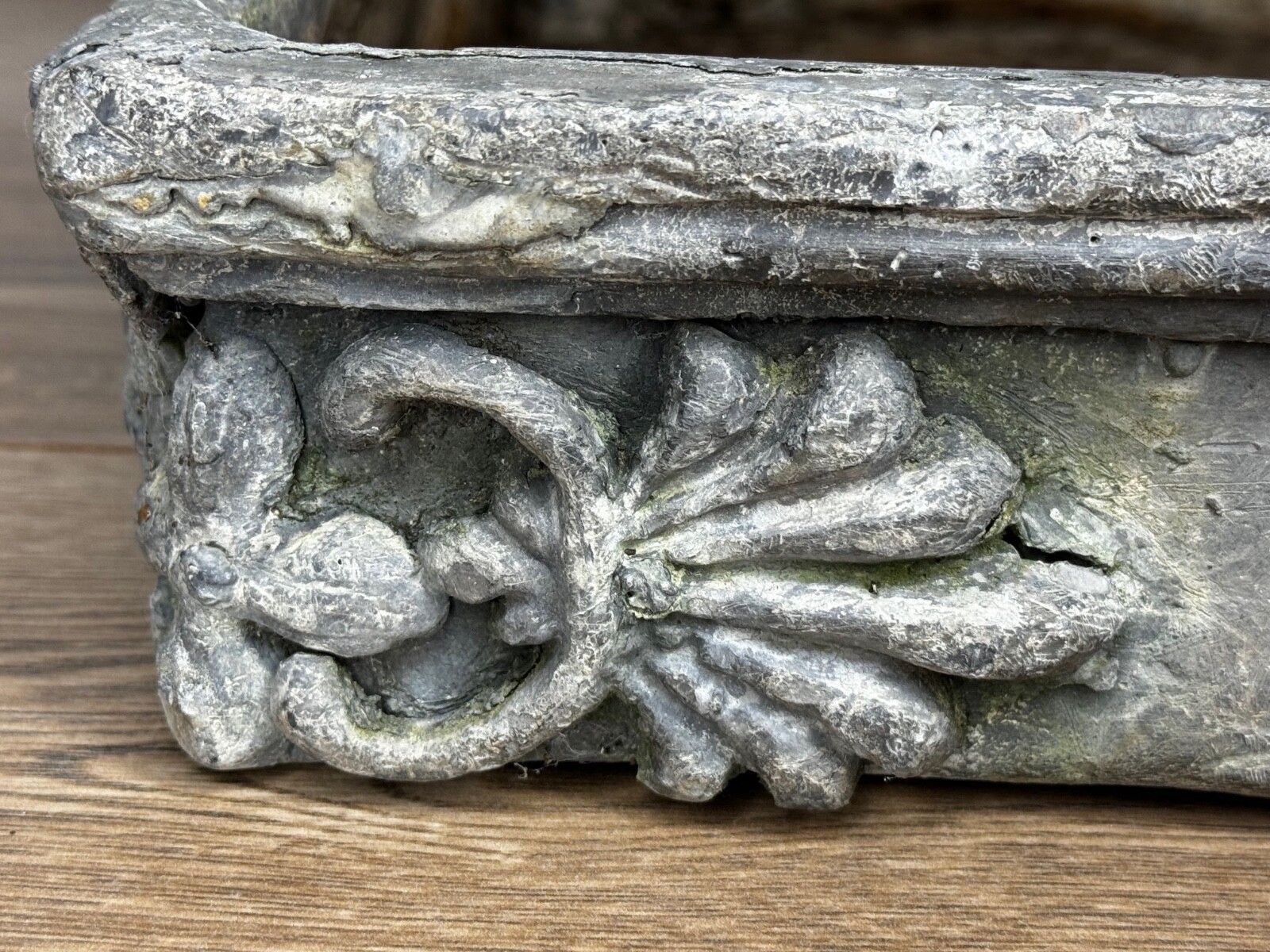 photo vintage Georgian British Small Architectural Poppy Window Sill Lead Garden Planter