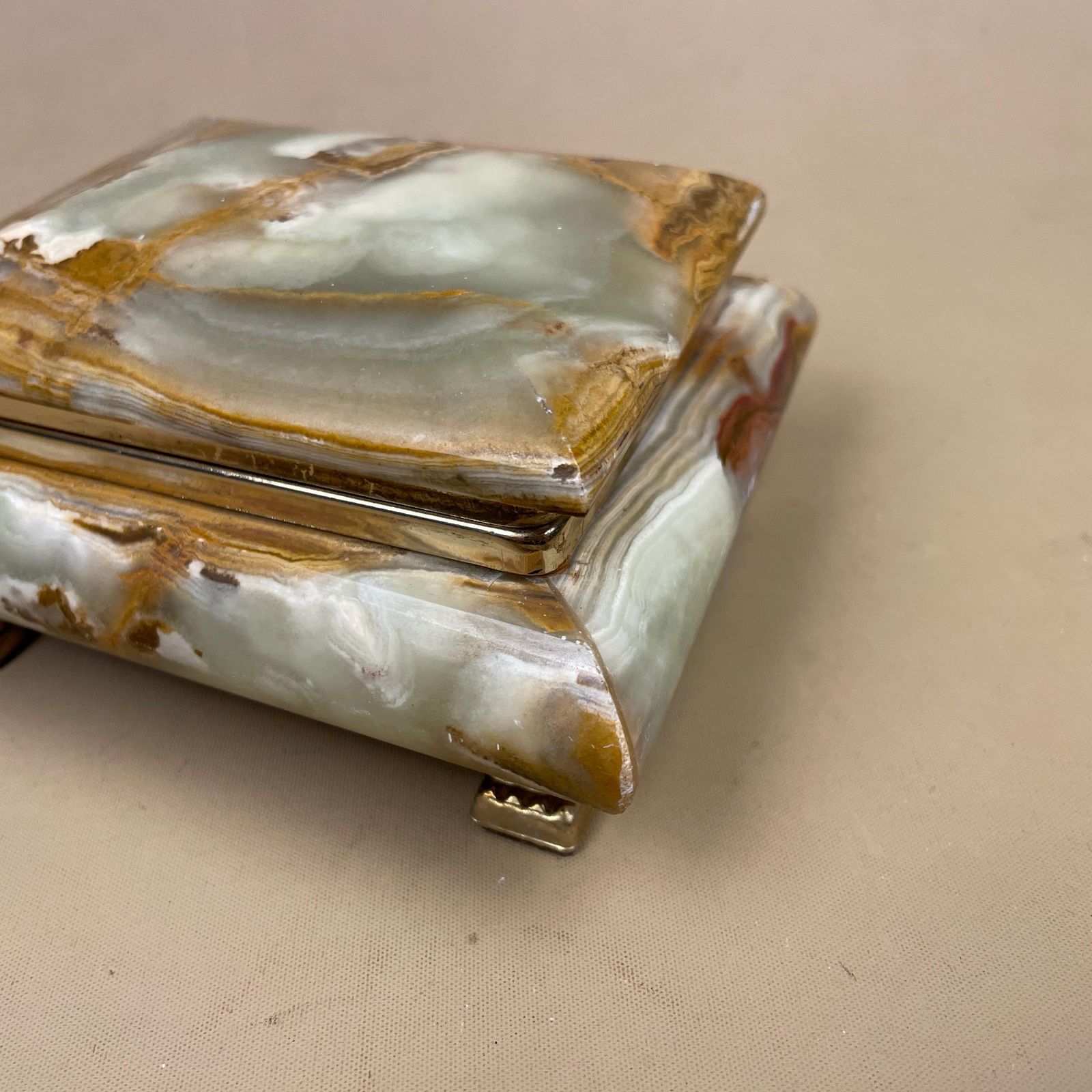 photo furniture Green Onyx Jewellery Box Trinket Keepsake Stone Marble Hinged Lid Velvet Lined Small Dressing Table Decor Brass Feet Ring Holder