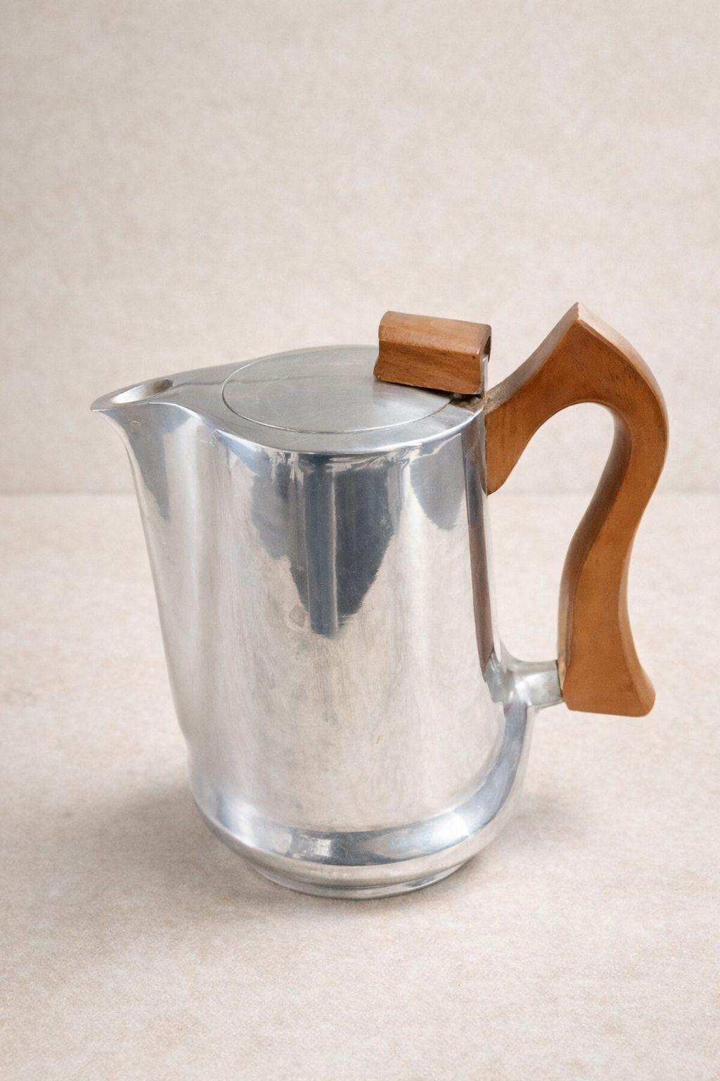 Picquot Ware Tea & Coffee Set With Tray – Mid Century English Aluminium, C.1950s photo furniture