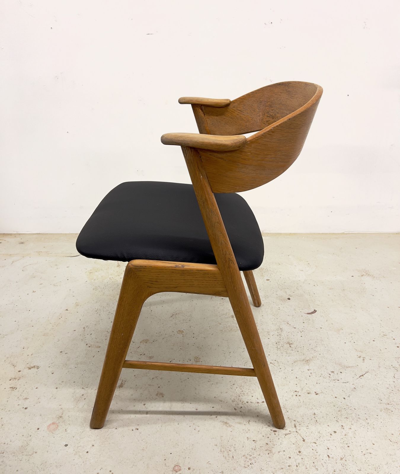 Kai Kristiansen Model 32 Oak Dining Chair, Korup Møbelfabrik. photo Furniture