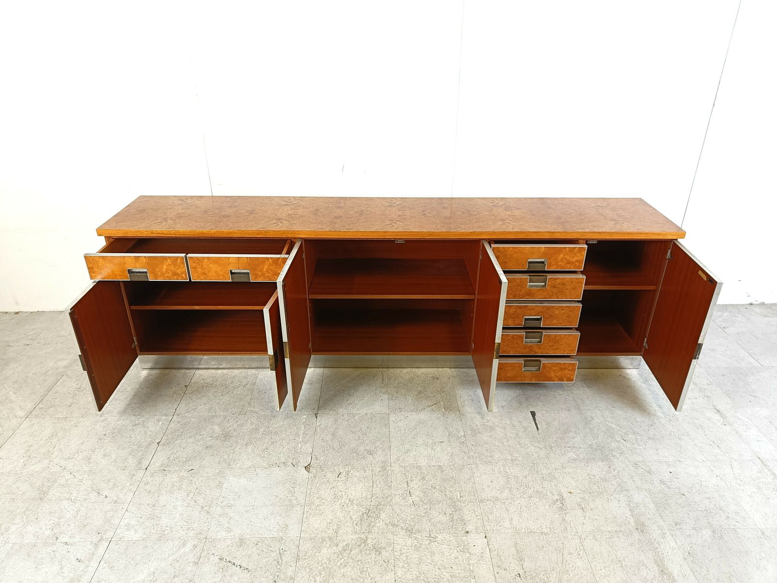 photo furniture Vintage Italian Burl Wood Credenza, 1970s