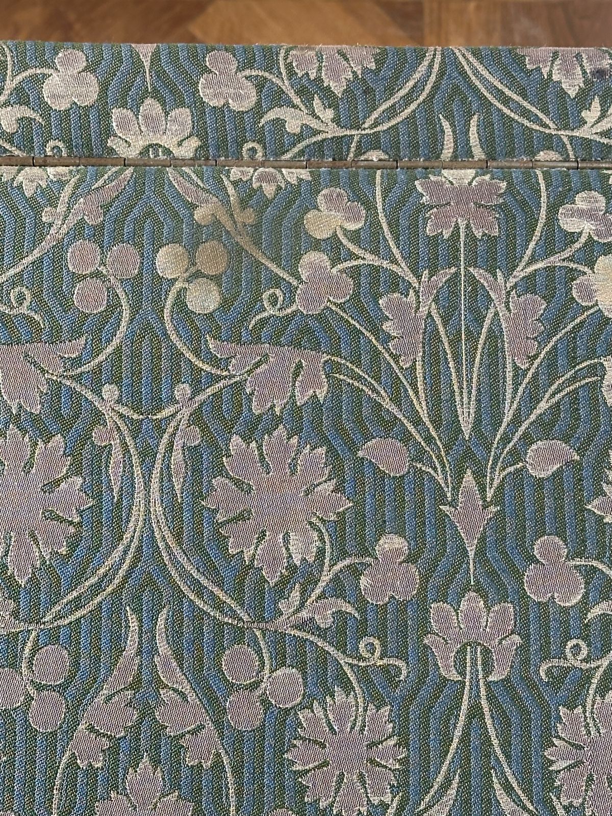 An English Window Seat Upholsteed In William Morris Style Fabric photo for sale