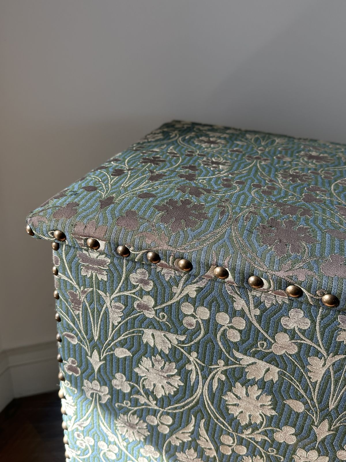 An English Window Seat Upholsteed In William Morris Style Fabric photo Furniture