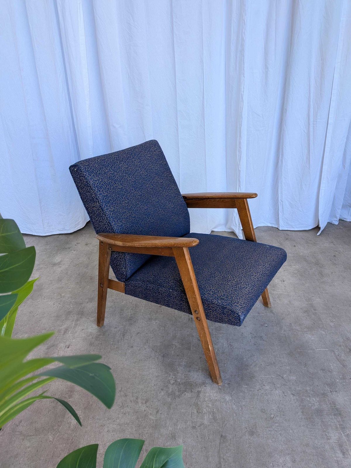 photo vinterior Vintage Royal Blue Armchair: Mid Century Modern Lounge Chair