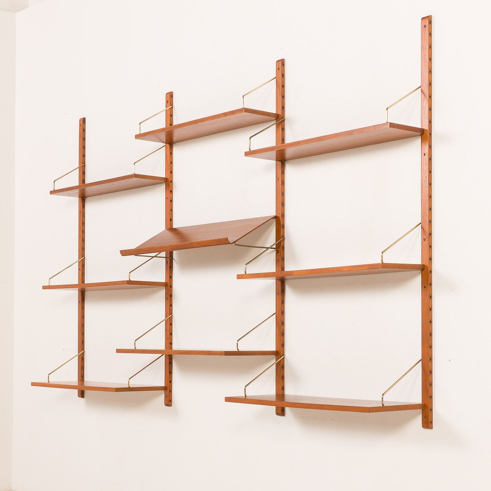 Poul Cadovius Royal Shelving Unit In Teak, 1960s photo vinterior