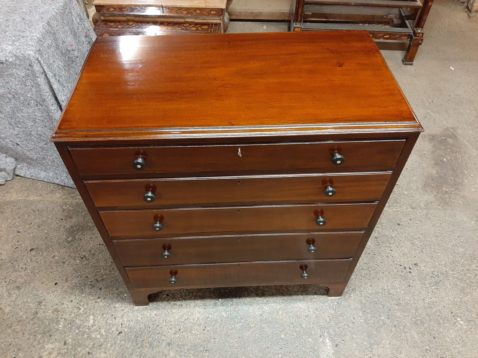 Lovely Art Deco Mahogany Chest Of Drawers In Very Good Condition photo vinterior