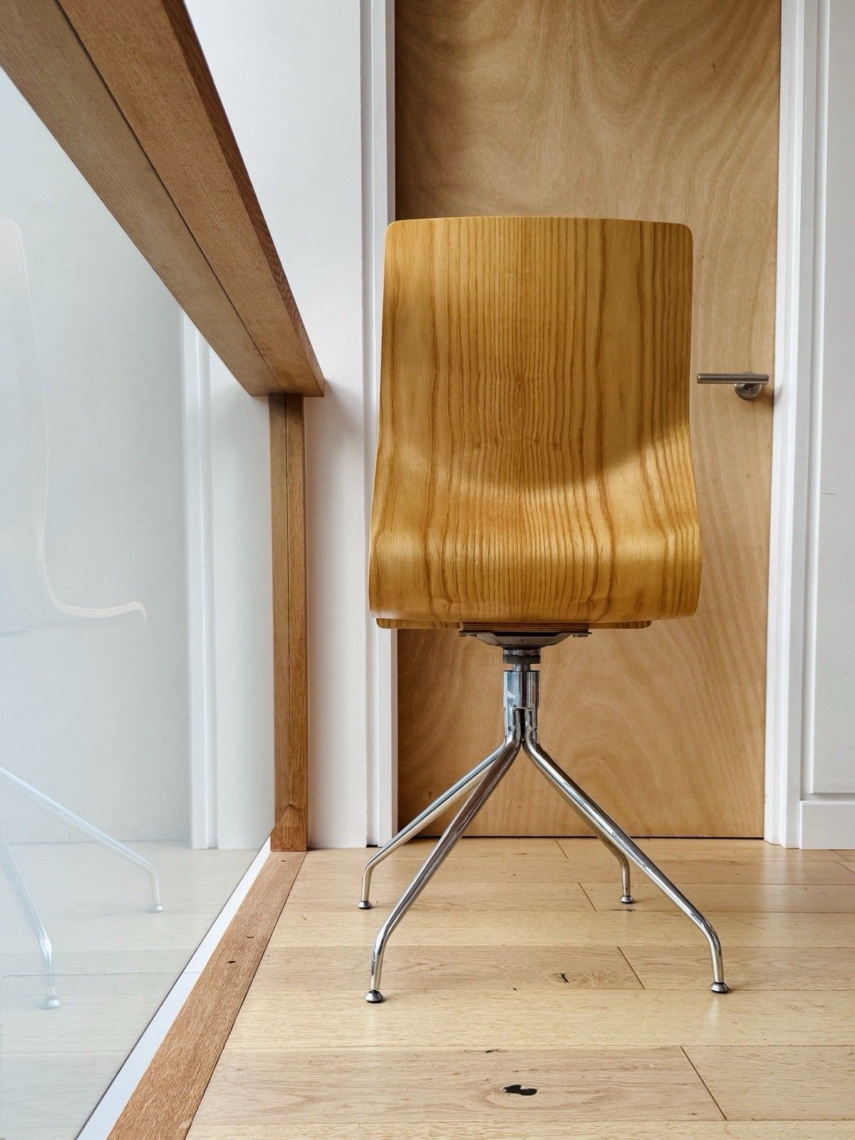 photo furniture Mid Century Style Side Occasional Desk Swivel Chair Danish Scandi Retro