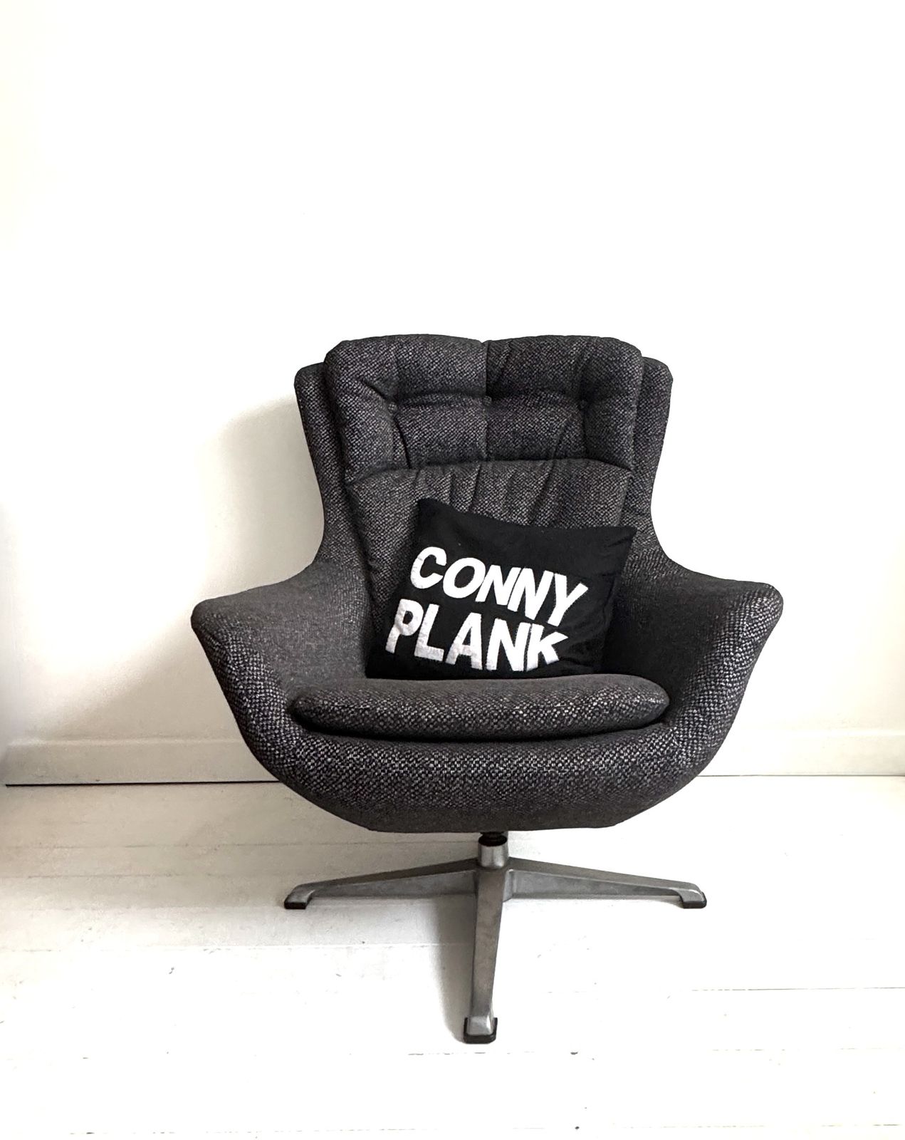 Vono Grey Herringbone Wool Egg Chair, 60s Midcentury Modernist By Frank Wardle photo buy