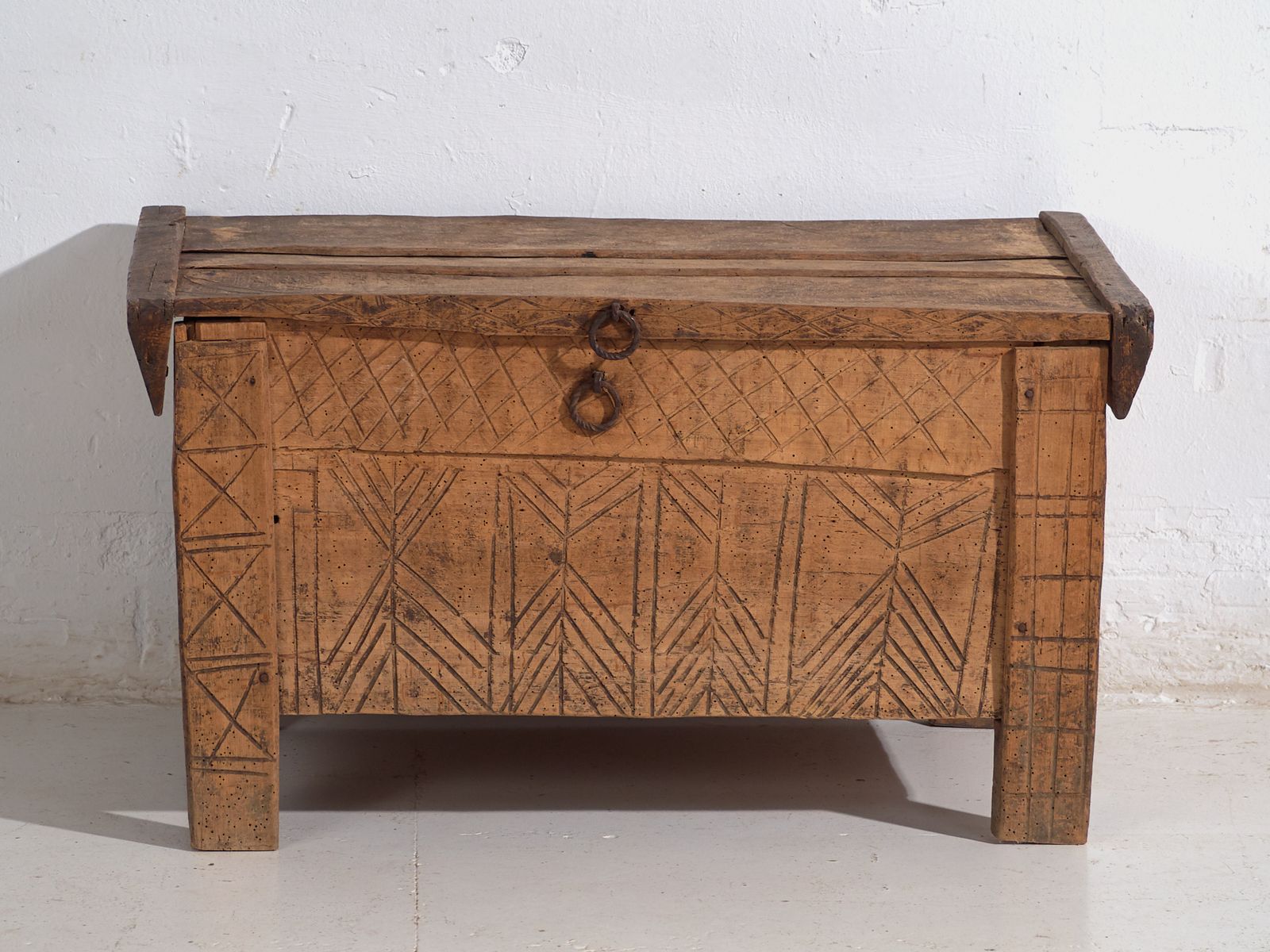 photo furniture Transylvanian Carved Beech Chest – Transylvania, Circa 1900