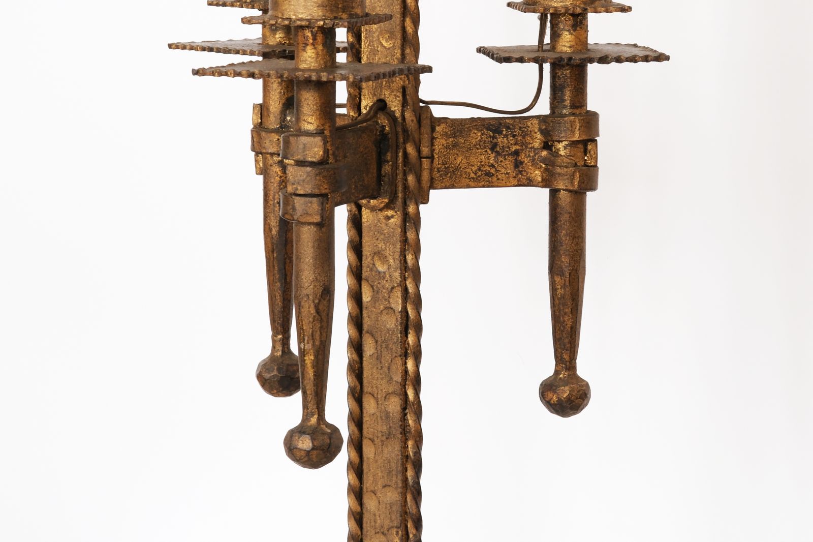 photo vintage Mid 20th Century Pair Of Tripod Table Lamps In Golden Wrought Iron, Signed By Ferro Art
