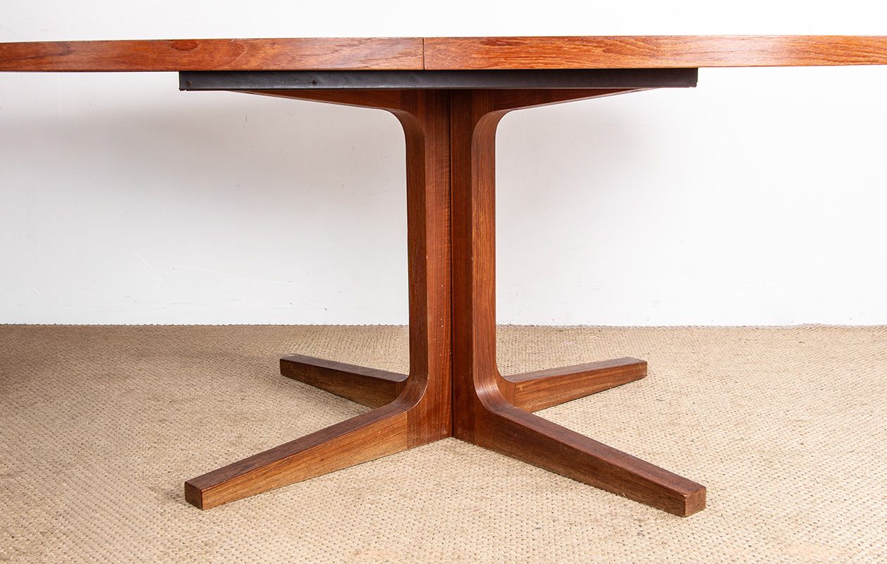 Very Large Danish Teak Dining Table, 260 Cm, Oval And Extendable, With Central Base, Model Hm 55, By John Mortensen For Dyrlund 1960. photo vinterior