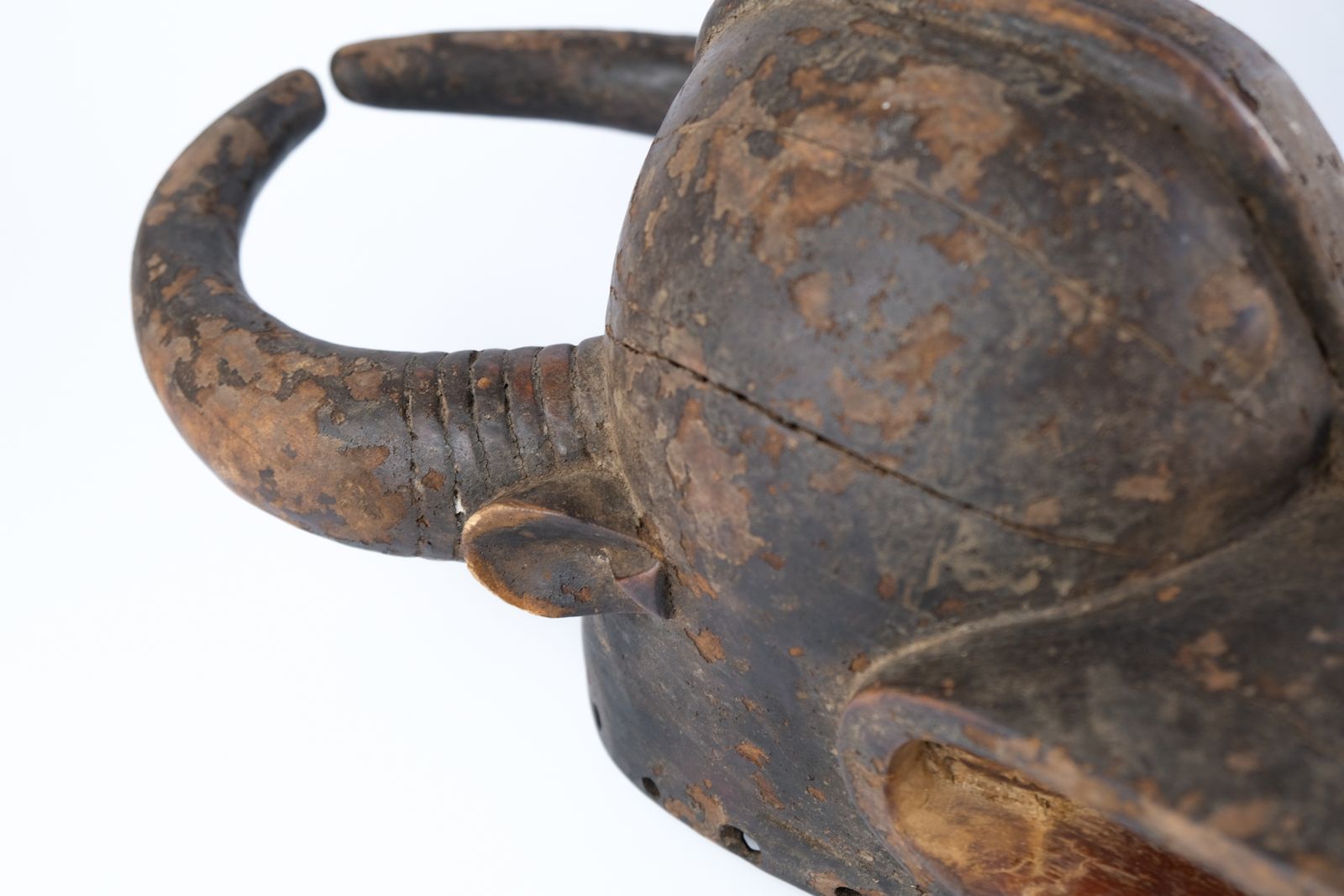 Chamba "Lang Gbadna" Bush Cow Helmet Mask, Africa, Mid 20th Century photo vinterior