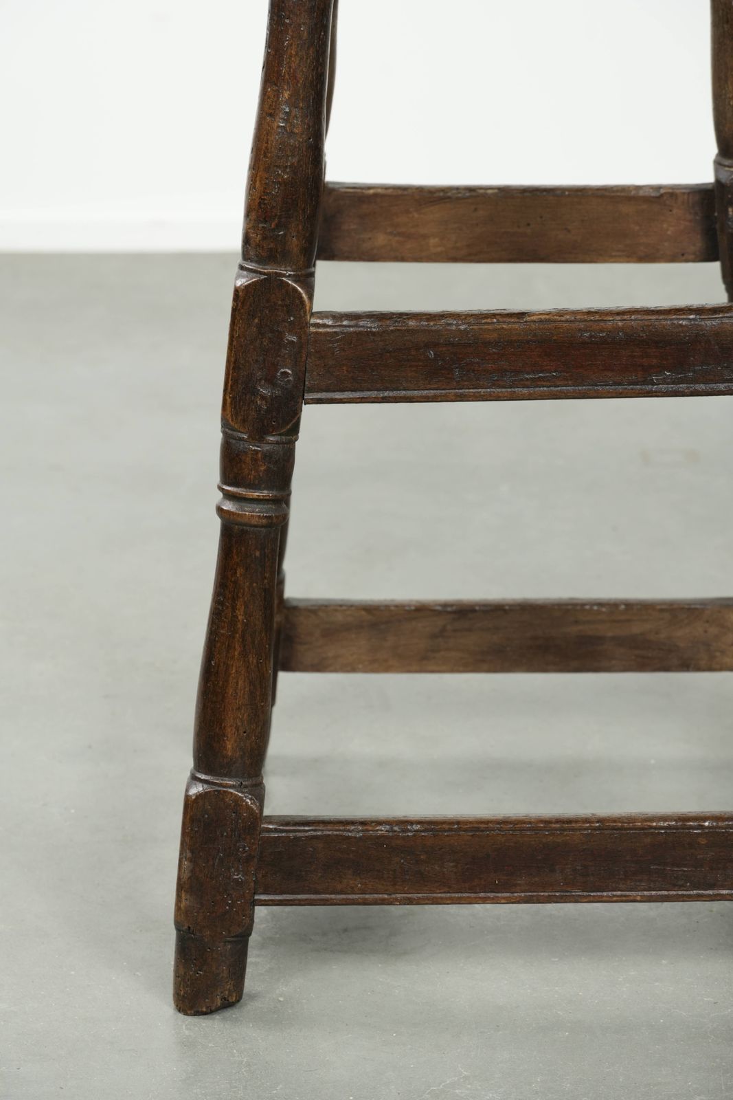 photo furniture Unique Tall Antique English Oak Stool/Joint Stool From The 18th Century With A Beautiful Patina And Lovely Colors.