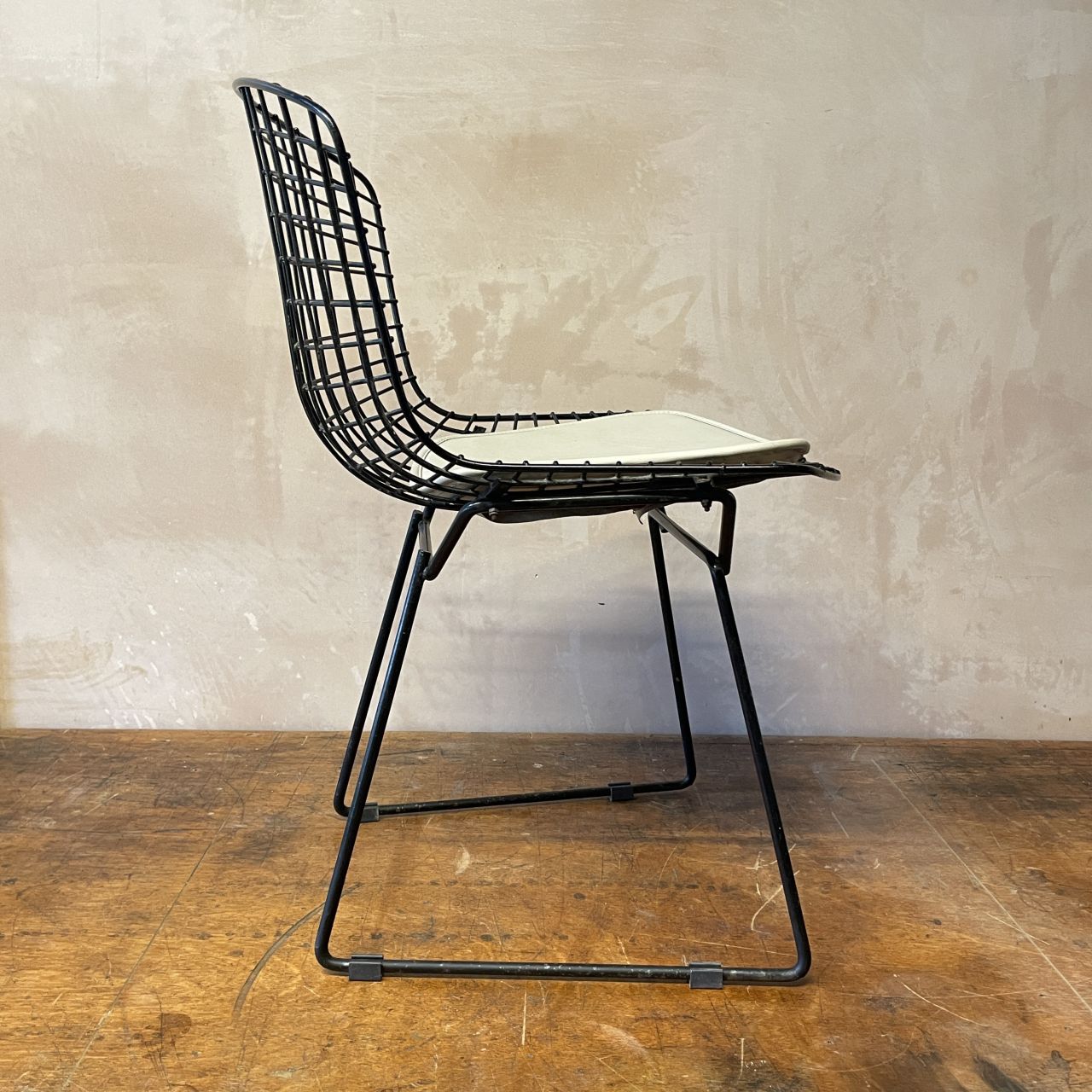 Bertoia Side Chair In Black With Cushion photo vinterior