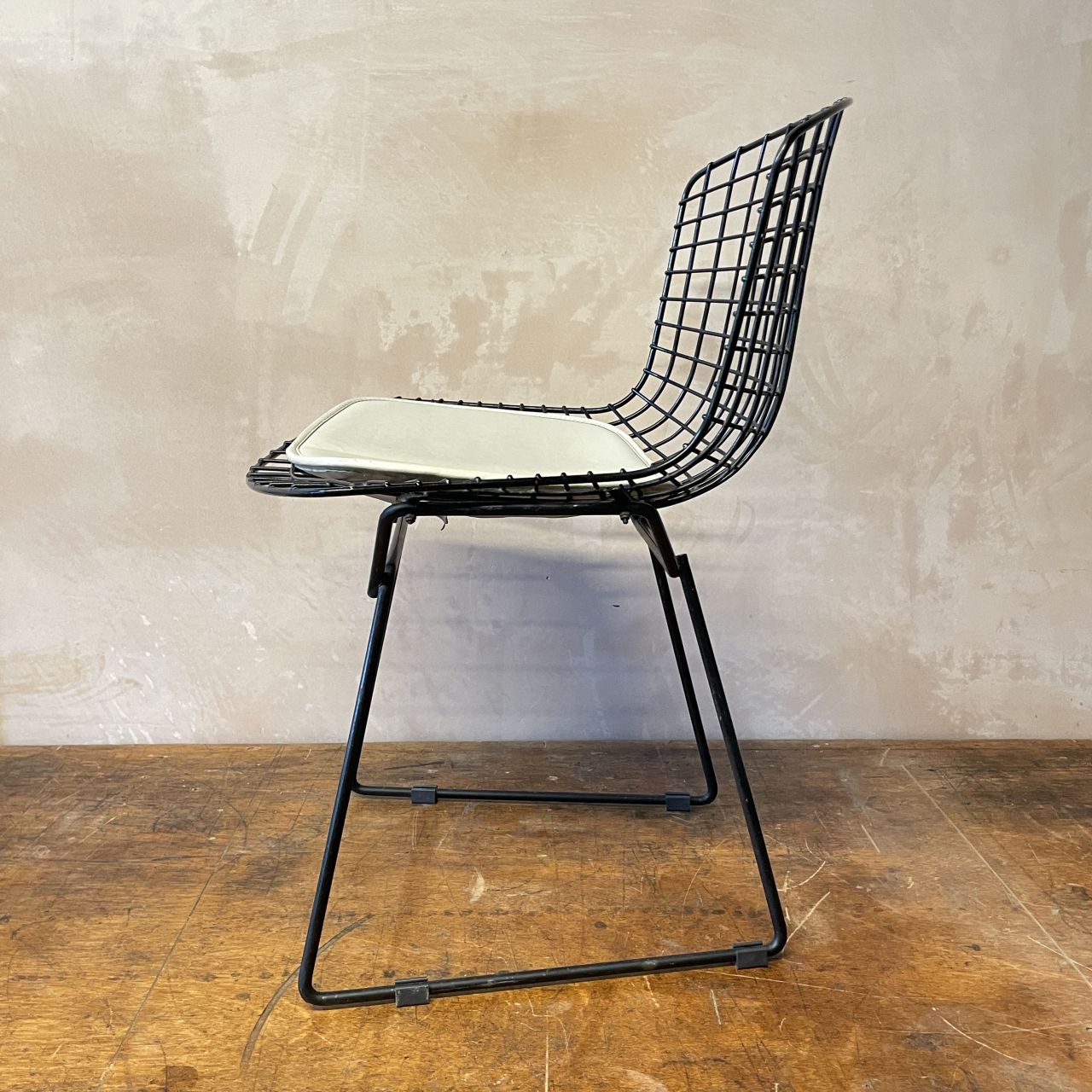 Bertoia Side Chair In Black With Cushion photo vintage