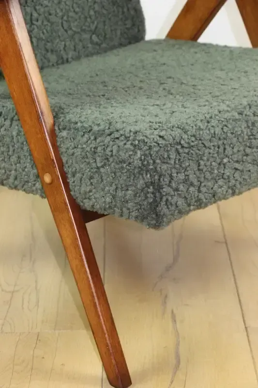 409.0 Vintage B 310 Var Armchair, Olive Green, Boucle, Lambskin, Structured photo
