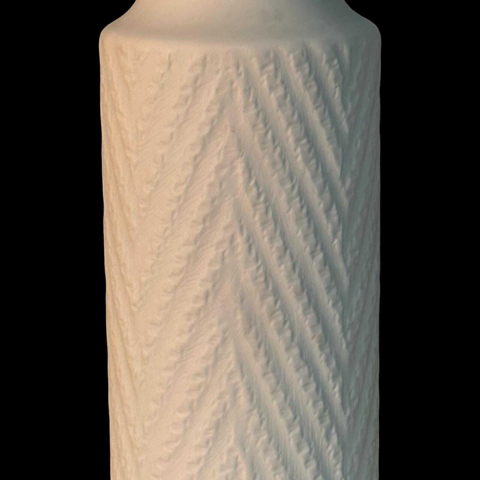 Hutschenreuther Hohenberg   West Germany   Vase (L)  White Ceramic   (33cm)   Model 'Zig Zag'   Ca. 1960's   Cm Exclusiv photo for sale