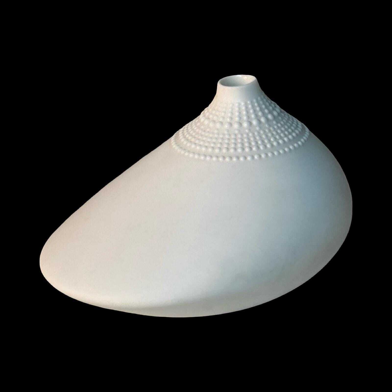 Tapio Wirkkala   Rosenthal Studio Linie   Vase   Model 'Pollo'   White Ceramic (12cm) photo furniture