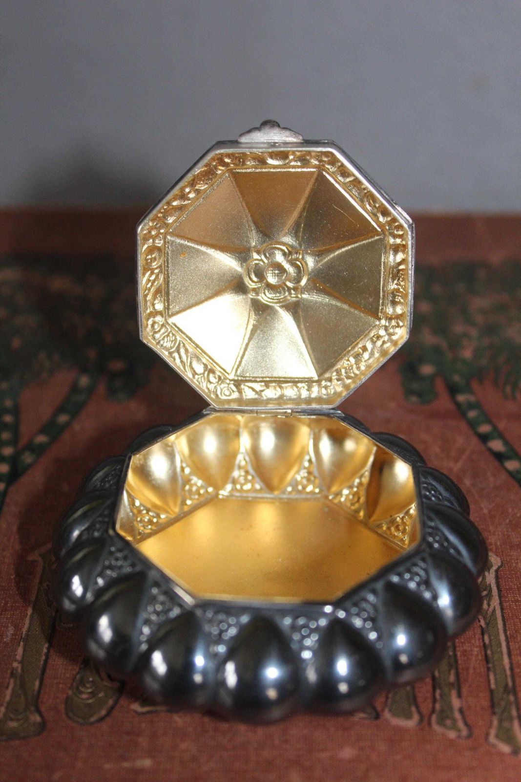 Antiek Art Nouveau Doosje Van Alpacca Zilver, Verguld Binnenwerk, Sieradendoosje, Tabaksdoosje, Snuifdoosje, Repoussé Decoratie, Scharnierend Deksel, Bloemendecoratie photo 85.0