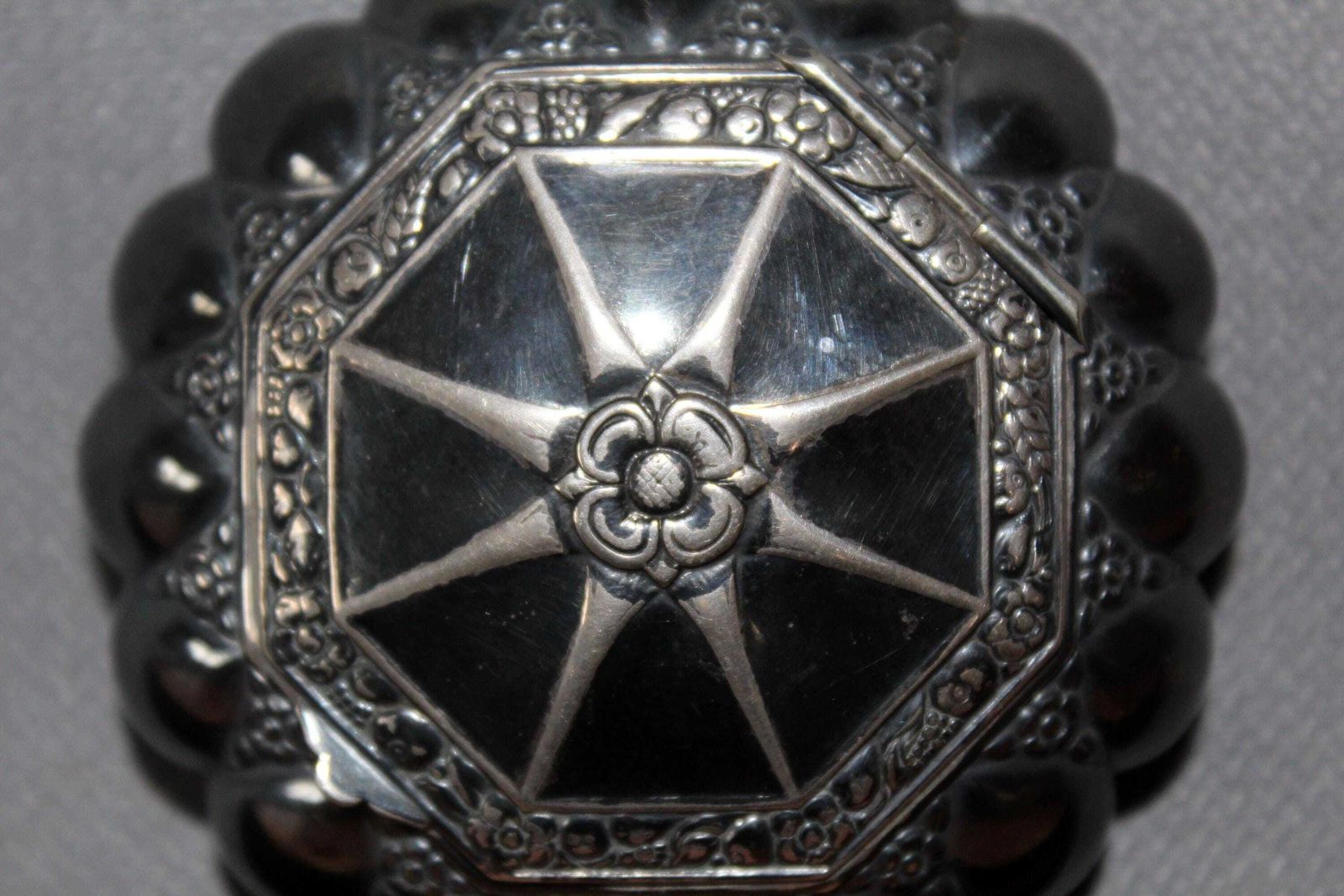 photo vintage Antiek Art Nouveau Doosje Van Alpacca Zilver, Verguld Binnenwerk, Sieradendoosje, Tabaksdoosje, Snuifdoosje, Repoussé Decoratie, Scharnierend Deksel, Bloemendecoratie
