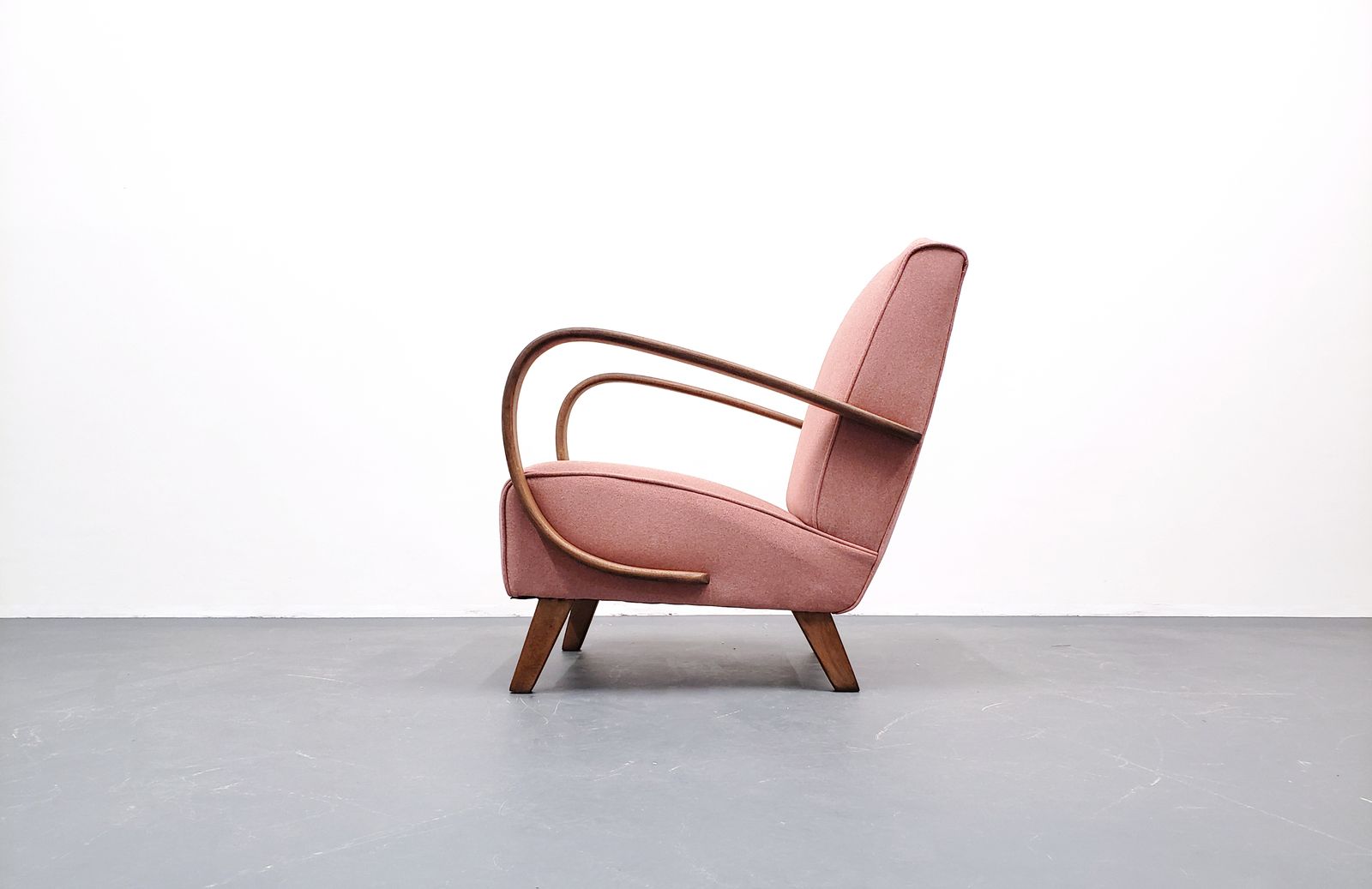 1930 Jindrich Halabala Bentwood Armchair In Rose Pink