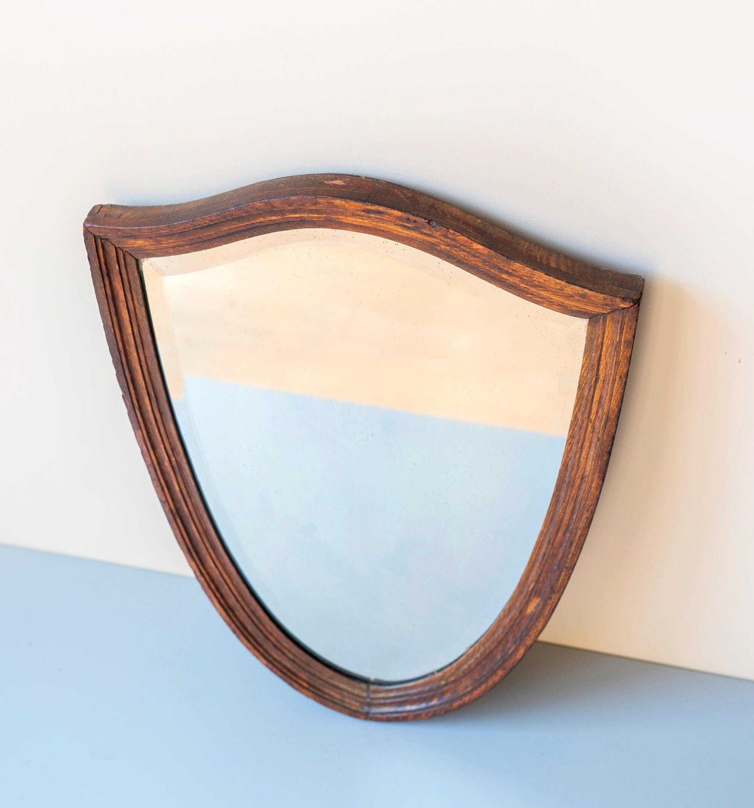 Antieke Schildvormige Spiegel | Massief Eikenhouten Lijst | Geslepen Glas | Rustieke Engelse Wanddecoratie photo vinterior