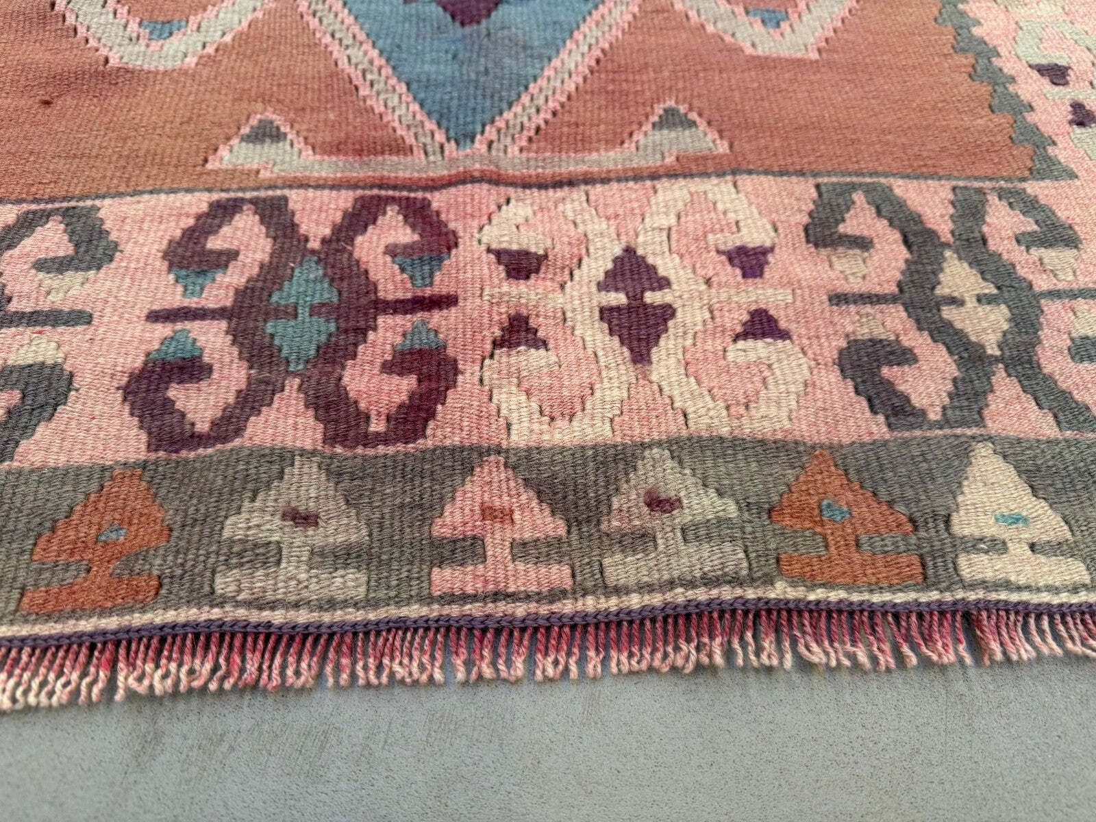 photo furniture Large Vintage Turkish Kilim Rug 190x103 Cm Wool Kelim Medium 2515