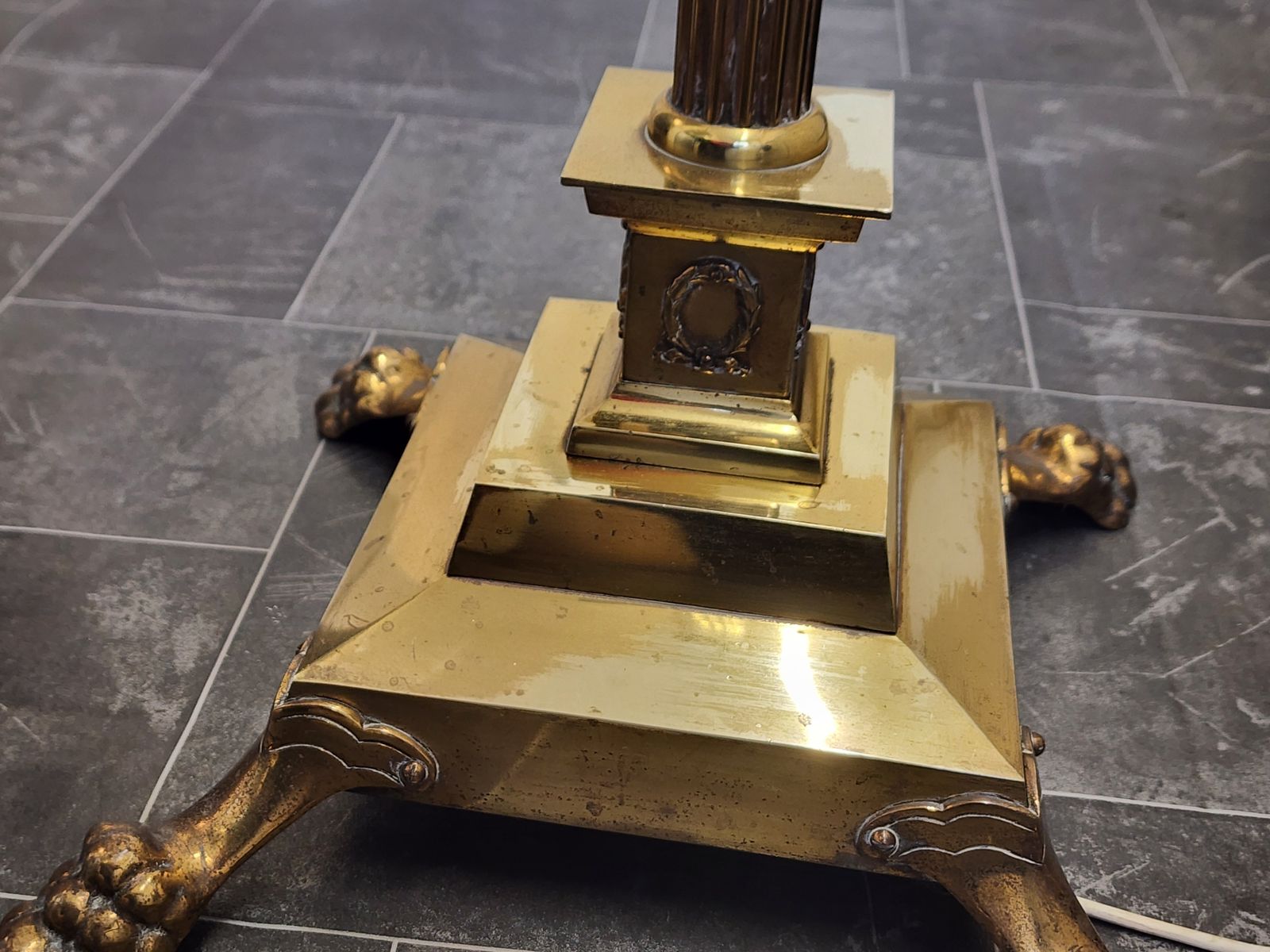 1000.0 Brass Corinthian Column Adjustable Standard Lamp photo