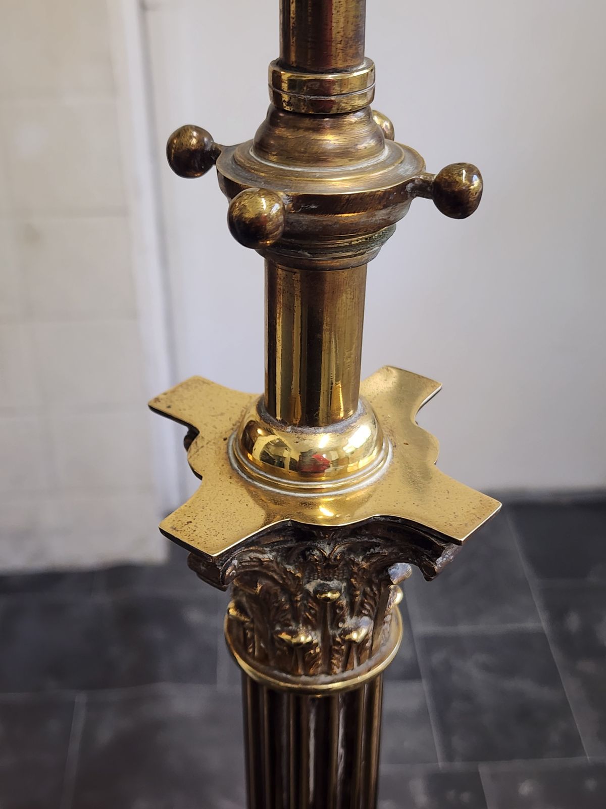 photo vinterior Brass Corinthian Column Adjustable Standard Lamp