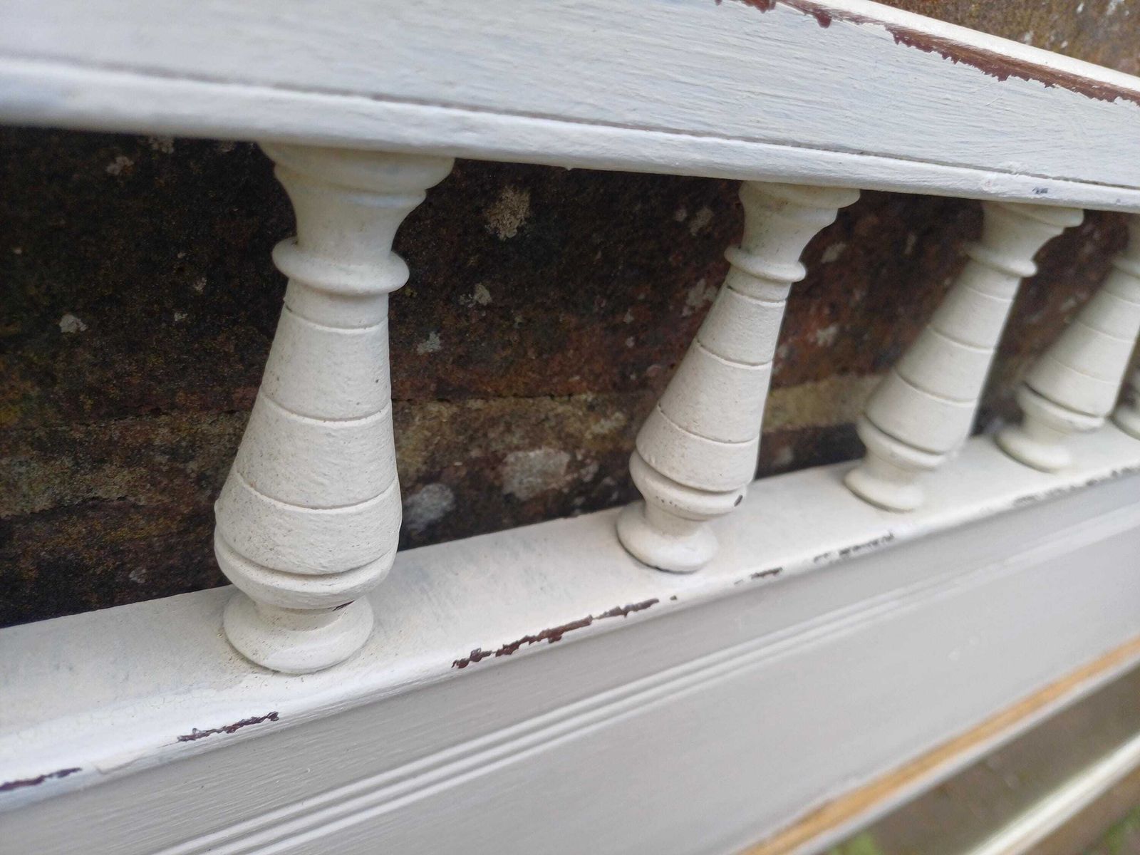 photo vintage Antique Over Mantel Mirror Hand Painted Mahogany White Gold Distressed Bevelled Glass Farrow And Ball