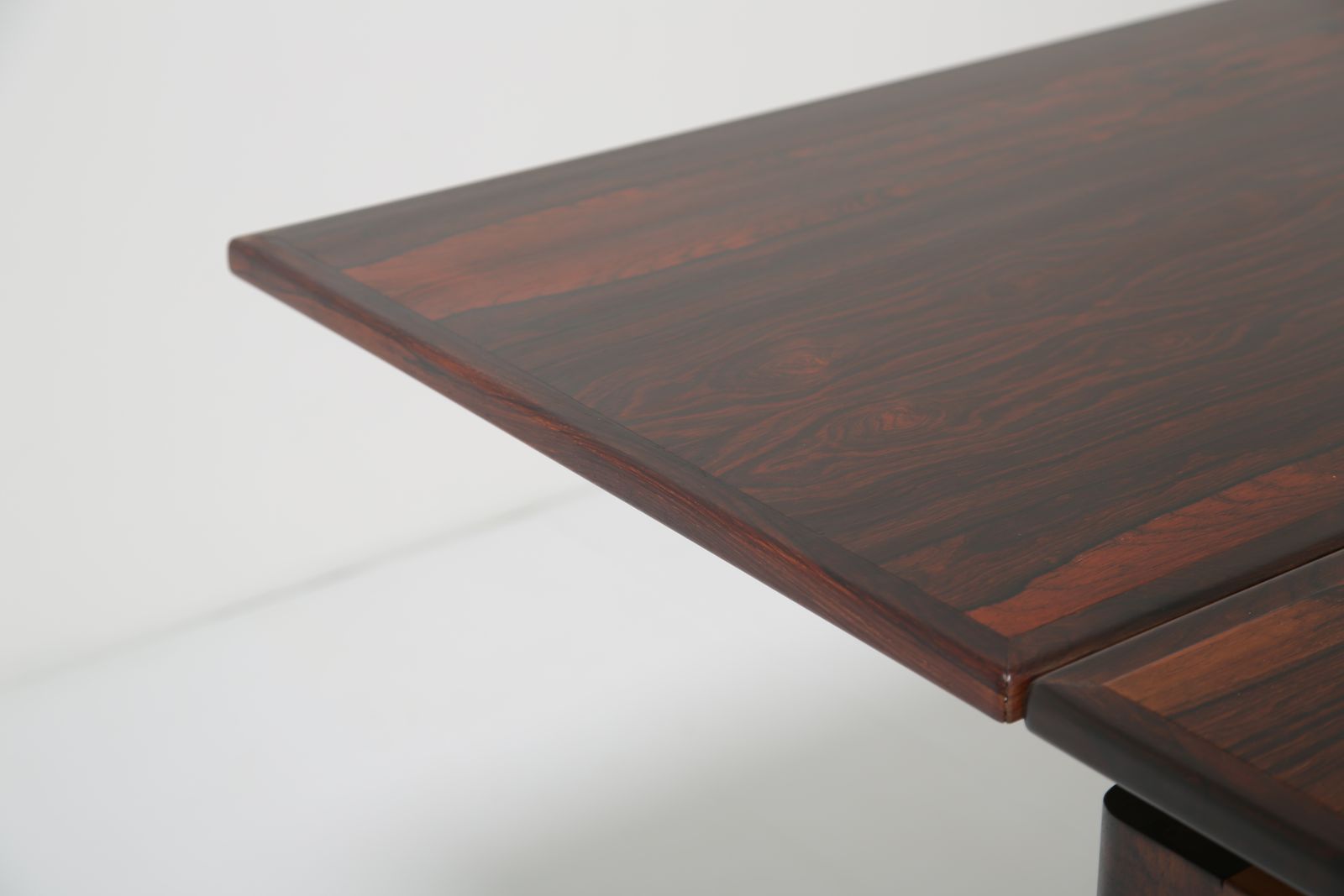 Niels Otto Møller Model 254 Dining Table: Minimalist, Extending In Rio Rosewood For J.L. Møllers, Denmark, 1960s photo vinterior