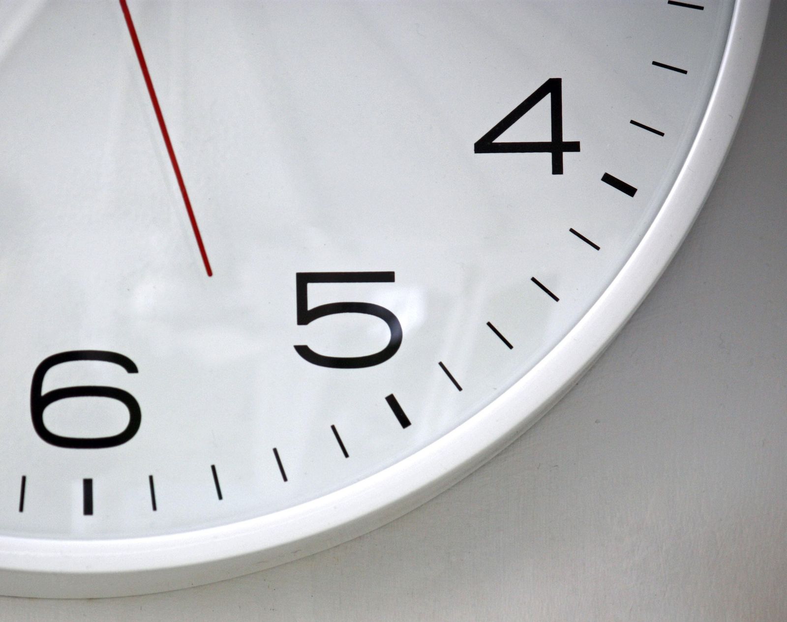 Vintage Bt Wall Clock   30cm Retro White Industrial Office Clock Clock Gift Off The Wall Clocks photo Home Decor