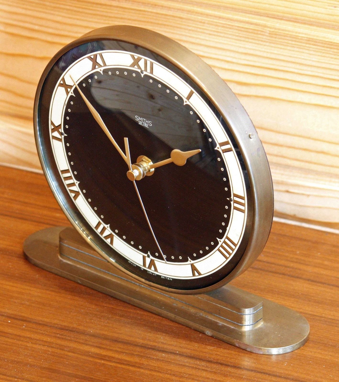 Vintage Smiths Clock   21cm Bakelite Mantel Clock Retro Mid Century Style 1950s Desk Clock Off The Wall Clocks photo furniture