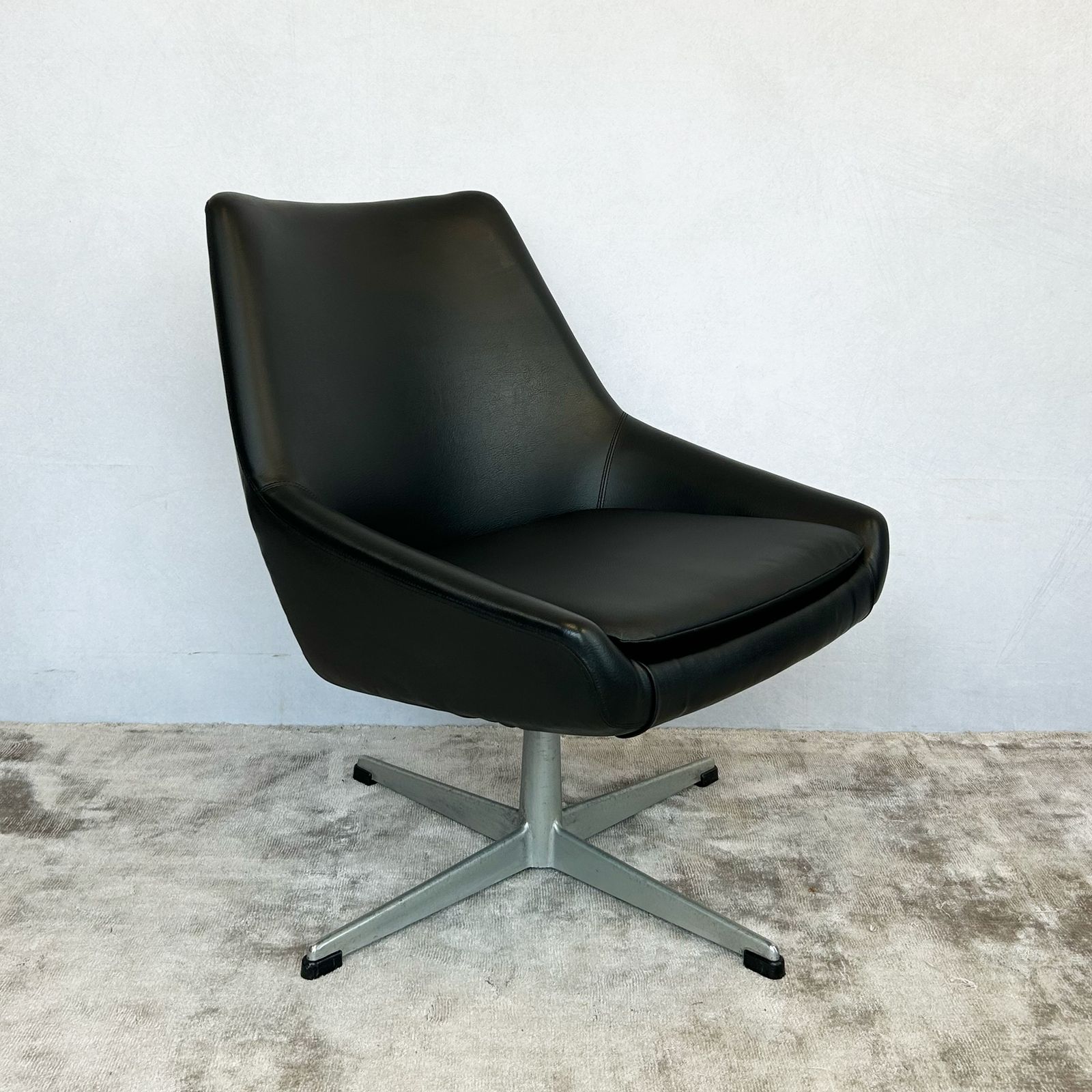 Black Swivel Armchair, 1970s, Vinyl