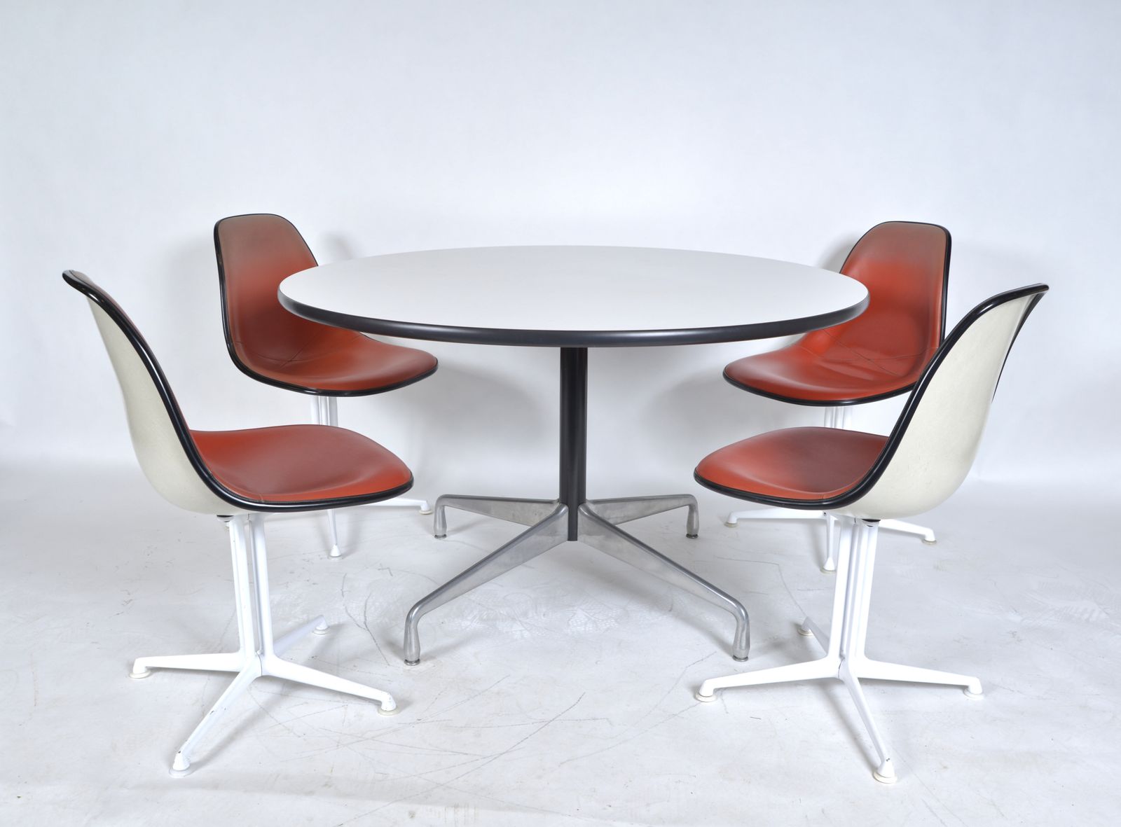 Midcentury Charles & Ray Eames Herman Miller Dining Room Set 4 X La Fonda Chairs & Table